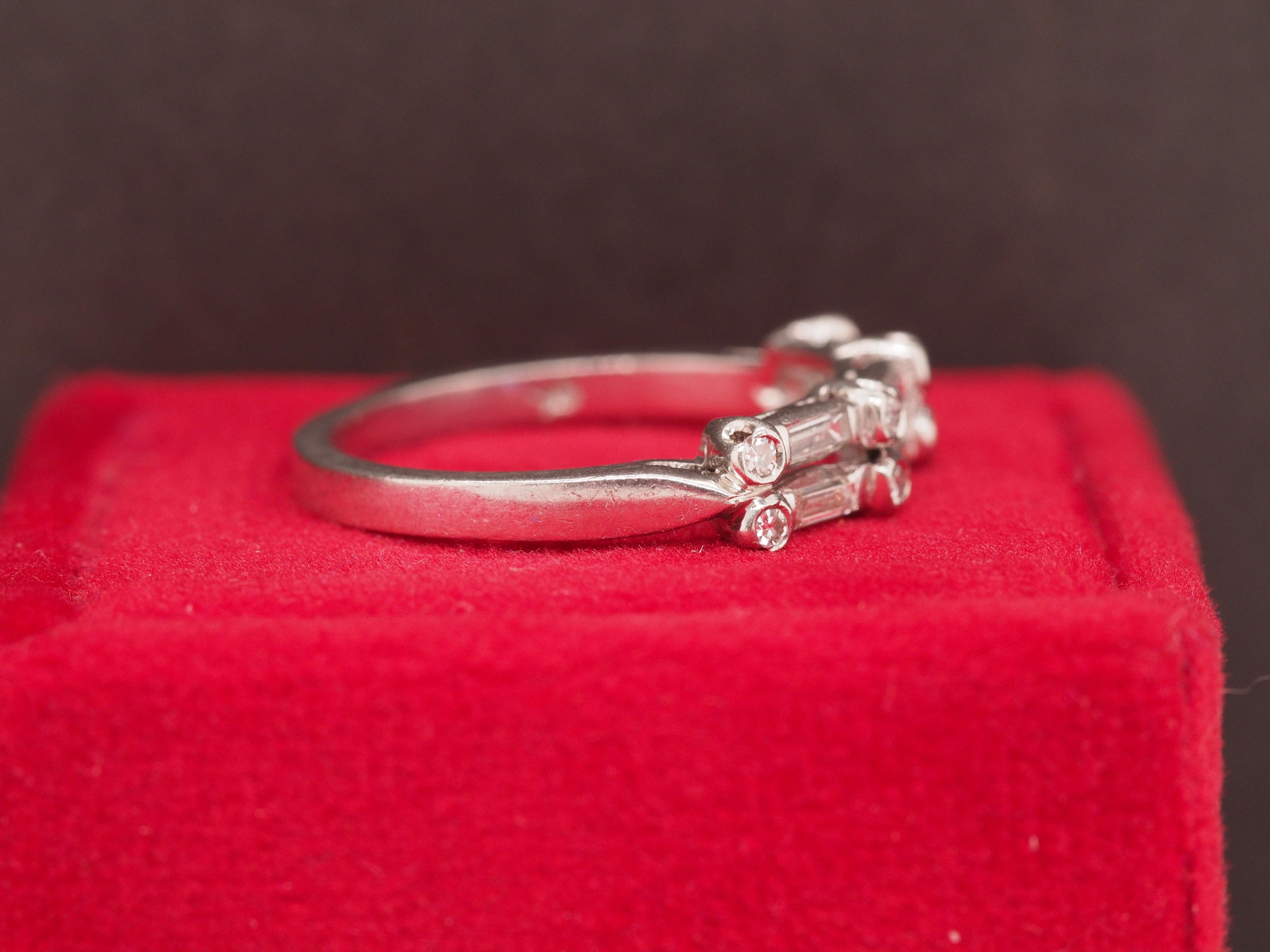 CIRCA 1930er Jahre Platin Zwei Reihen Diamant Ehering (Baguetteschliff) im Angebot