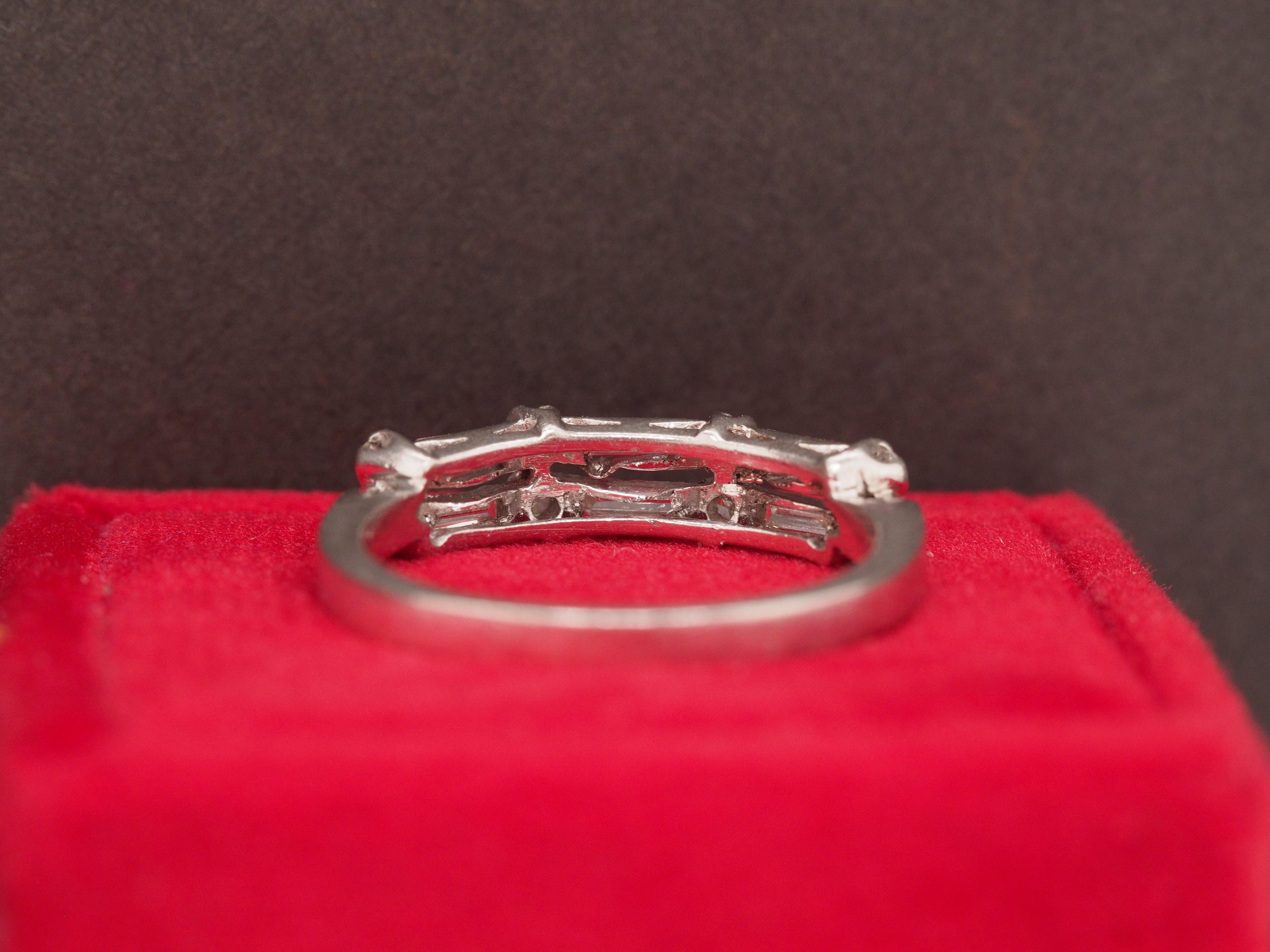 CIRCA 1930er Jahre Platin Zwei Reihen Diamant Ehering im Zustand „Gut“ im Angebot in Atlanta, GA