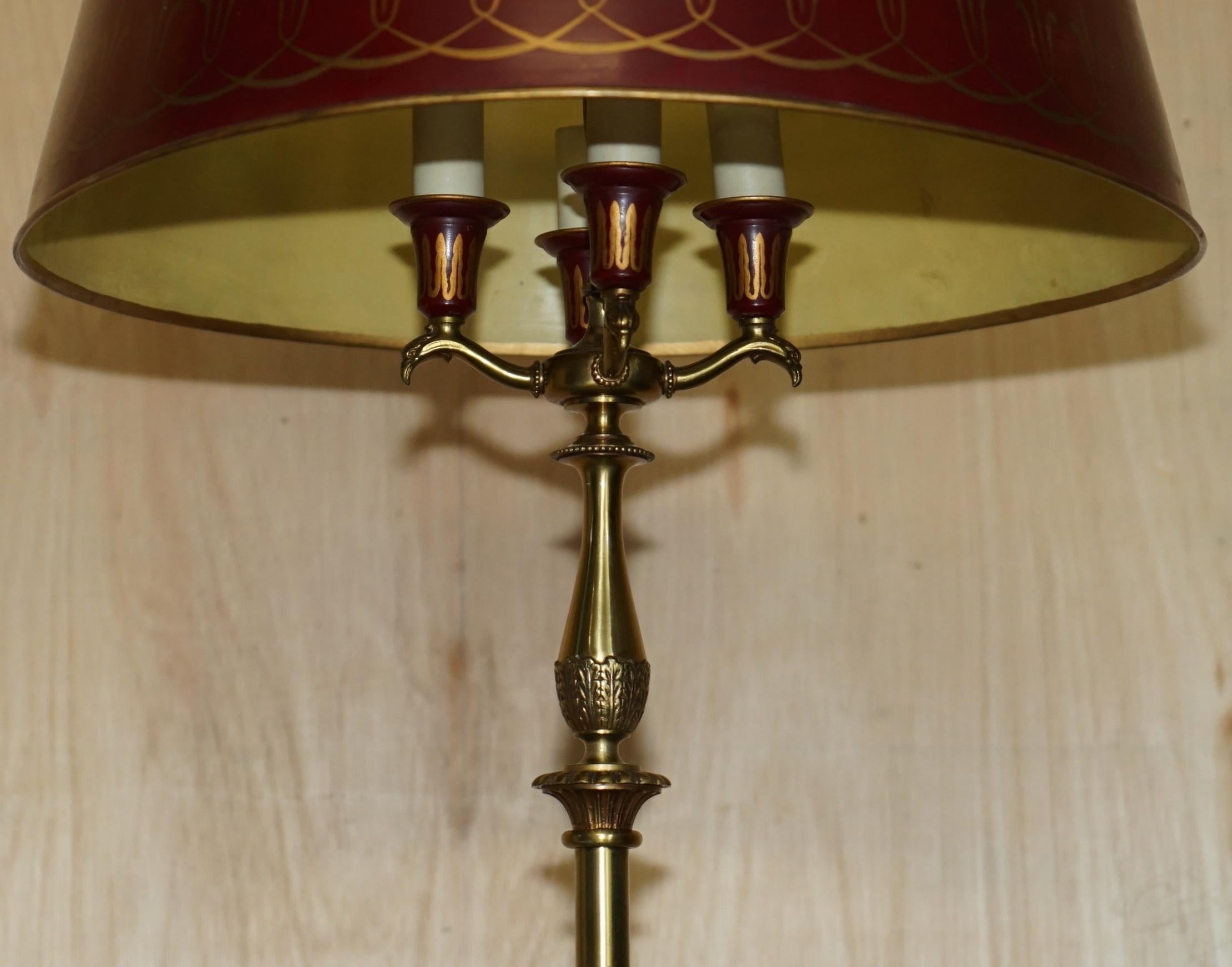 Fait main CIRCA 1930's REGENCY BRASS STANDING LAMP LION HAIRY PAW FEET (Fabriqué à la main) en vente
