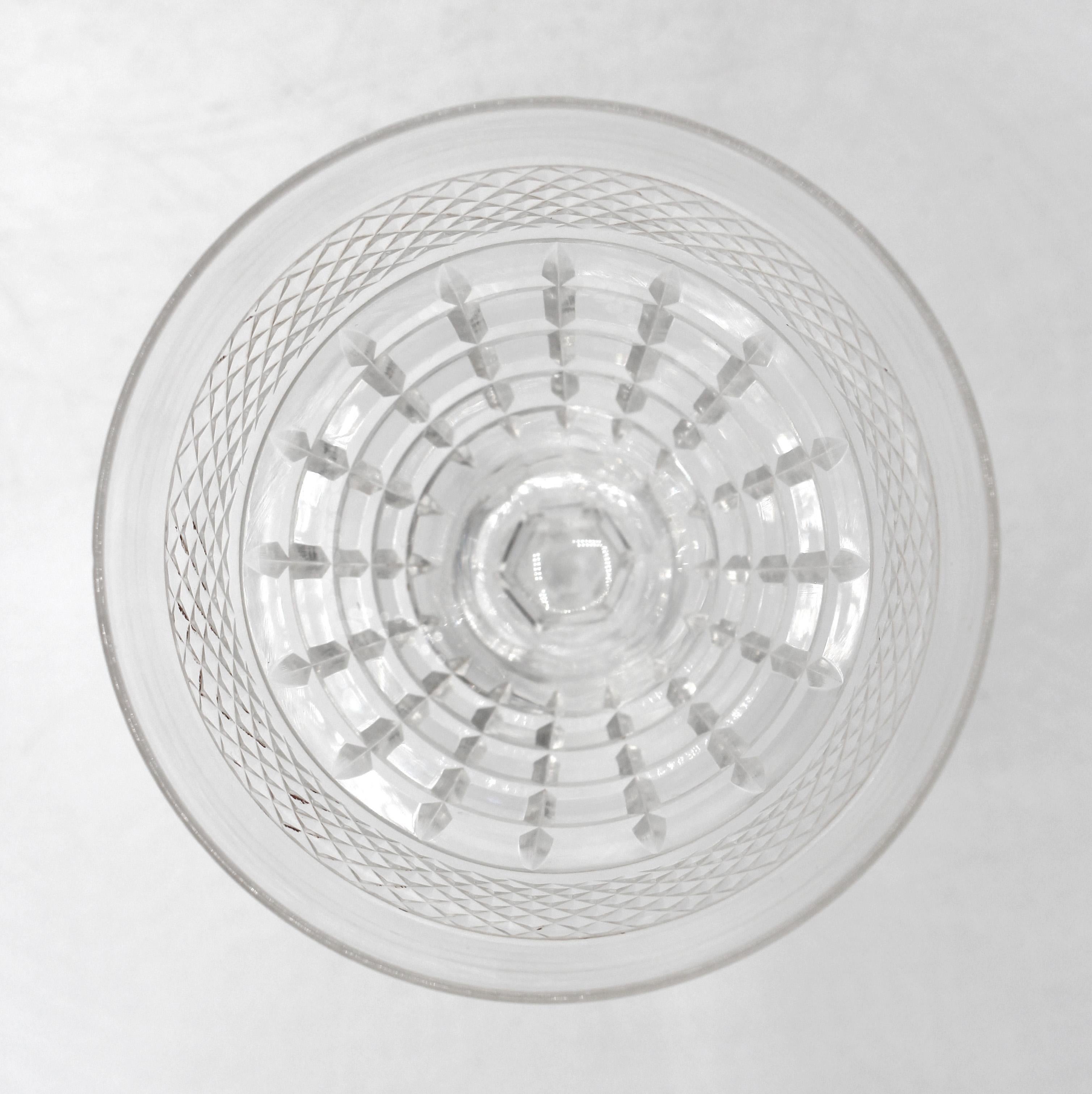 Set von 10 weißen italienischen Weingläsern aus geblasenem, geschliffenem Glas, ca. 1930er Jahre (Art déco) im Angebot