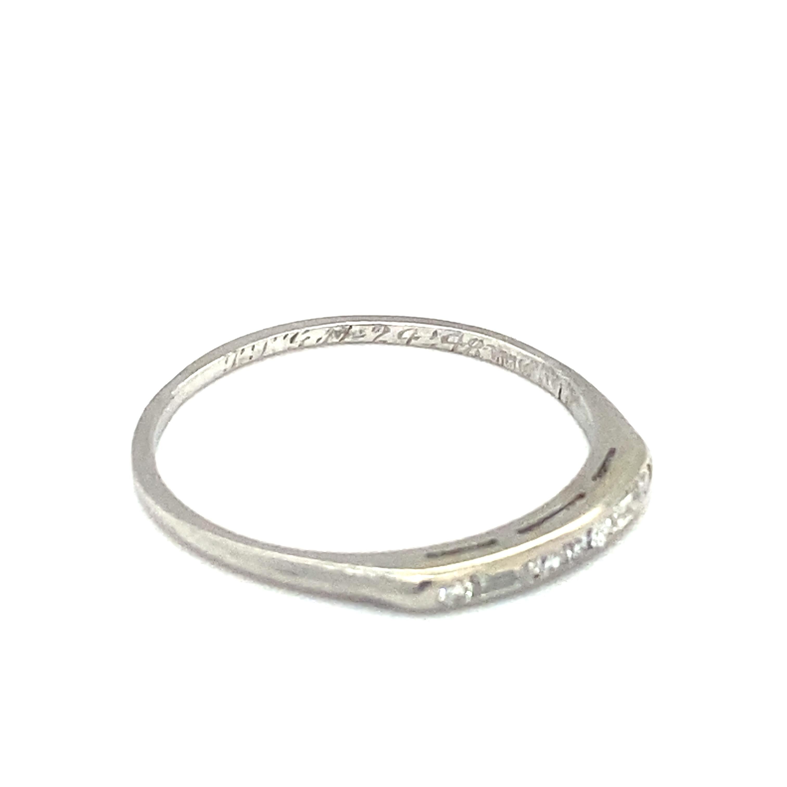 Anniversary-Ring aus Platin mit Einzelschliff und Baguette-Diamant, ca. 1930er Jahre für Damen oder Herren im Angebot