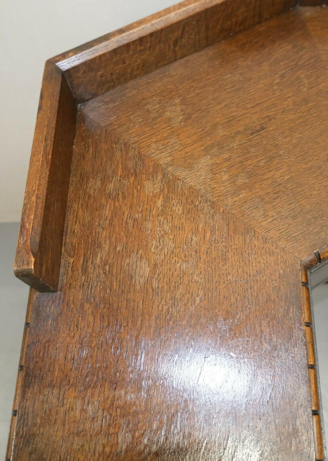 Bureau en chêne de Lancaster sur pieds en forme de chignon et sept tiroirs, Waring & Gillow Ltd, datant des années 1930 environ en vente 5