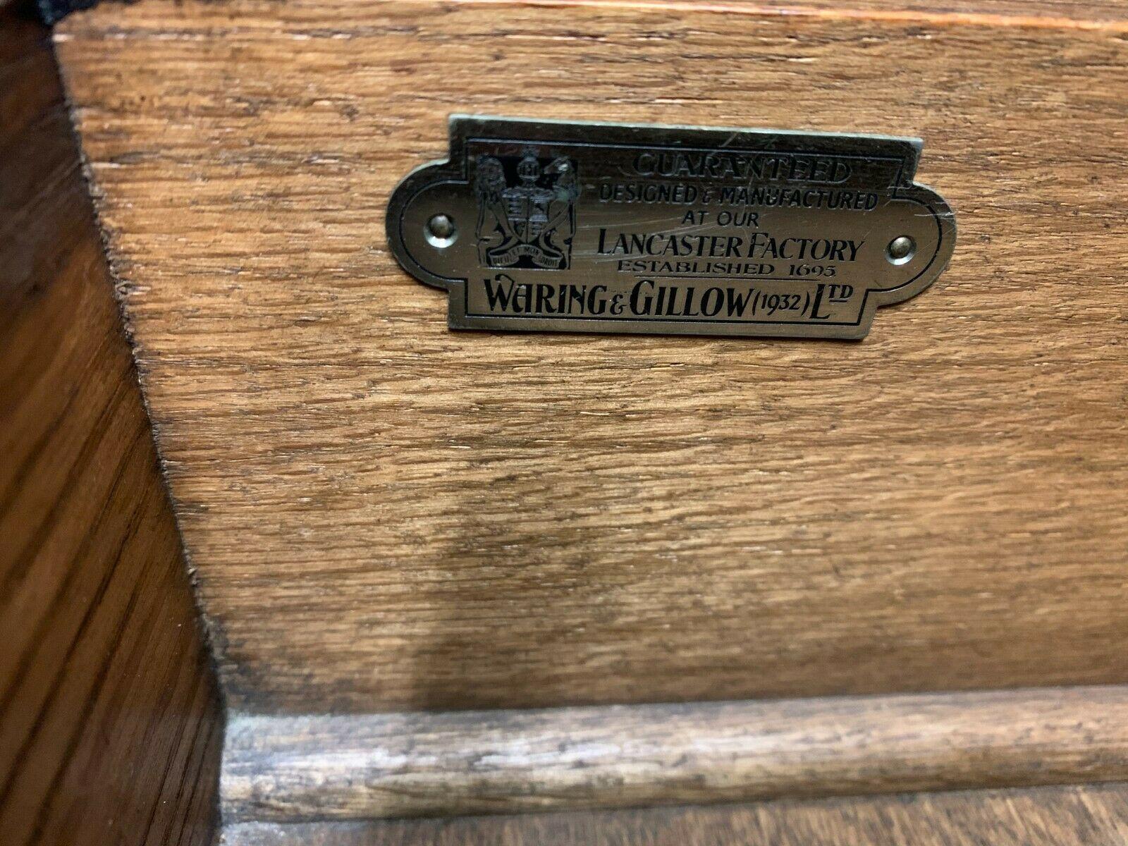 Art déco Bureau en chêne de Lancaster sur pieds en forme de chignon et sept tiroirs, Waring & Gillow Ltd, datant des années 1930 environ en vente
