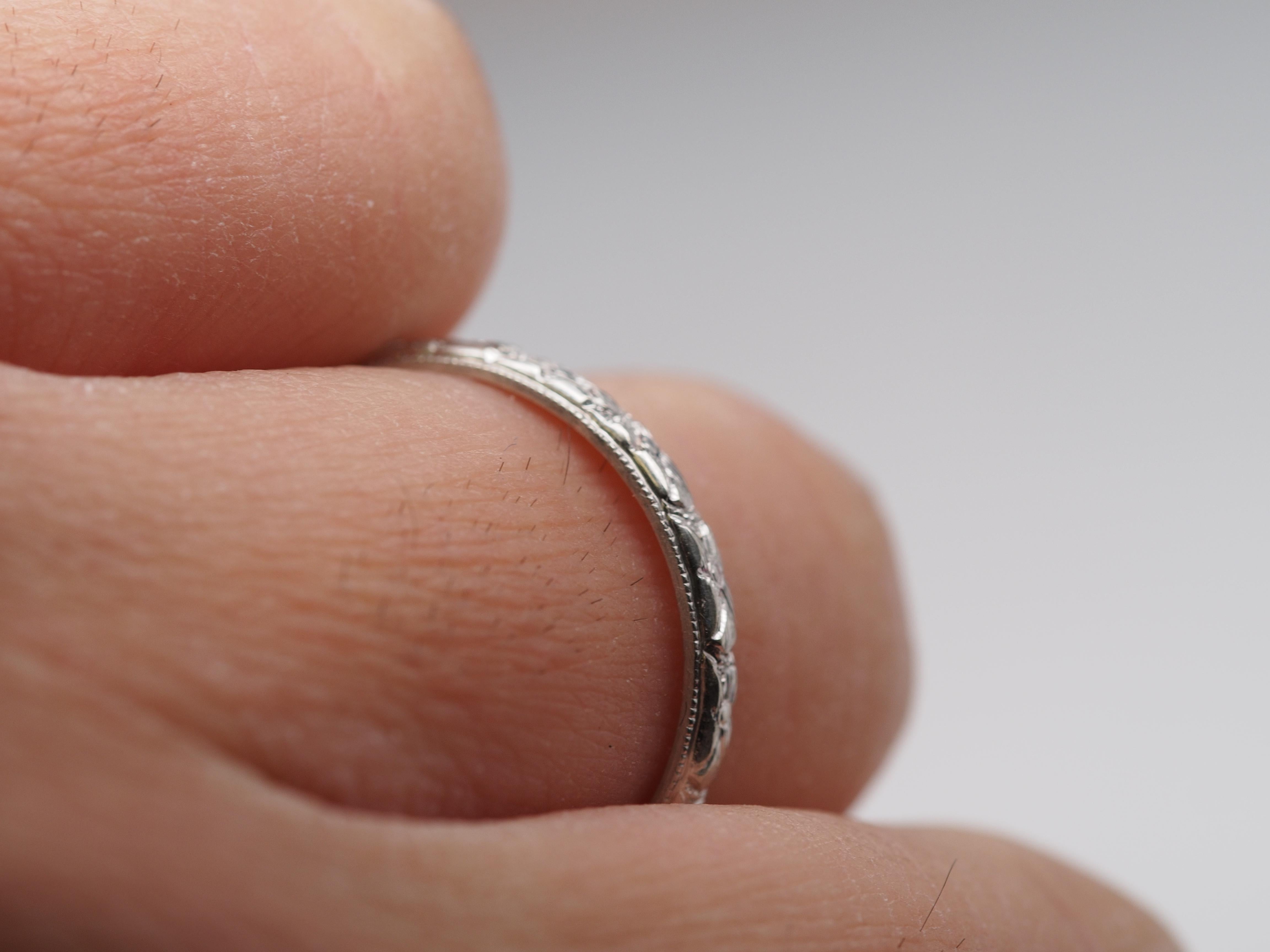 circa 1933 Engraved 14k White Gold Wedding Band In Good Condition For Sale In Hicksville, NY