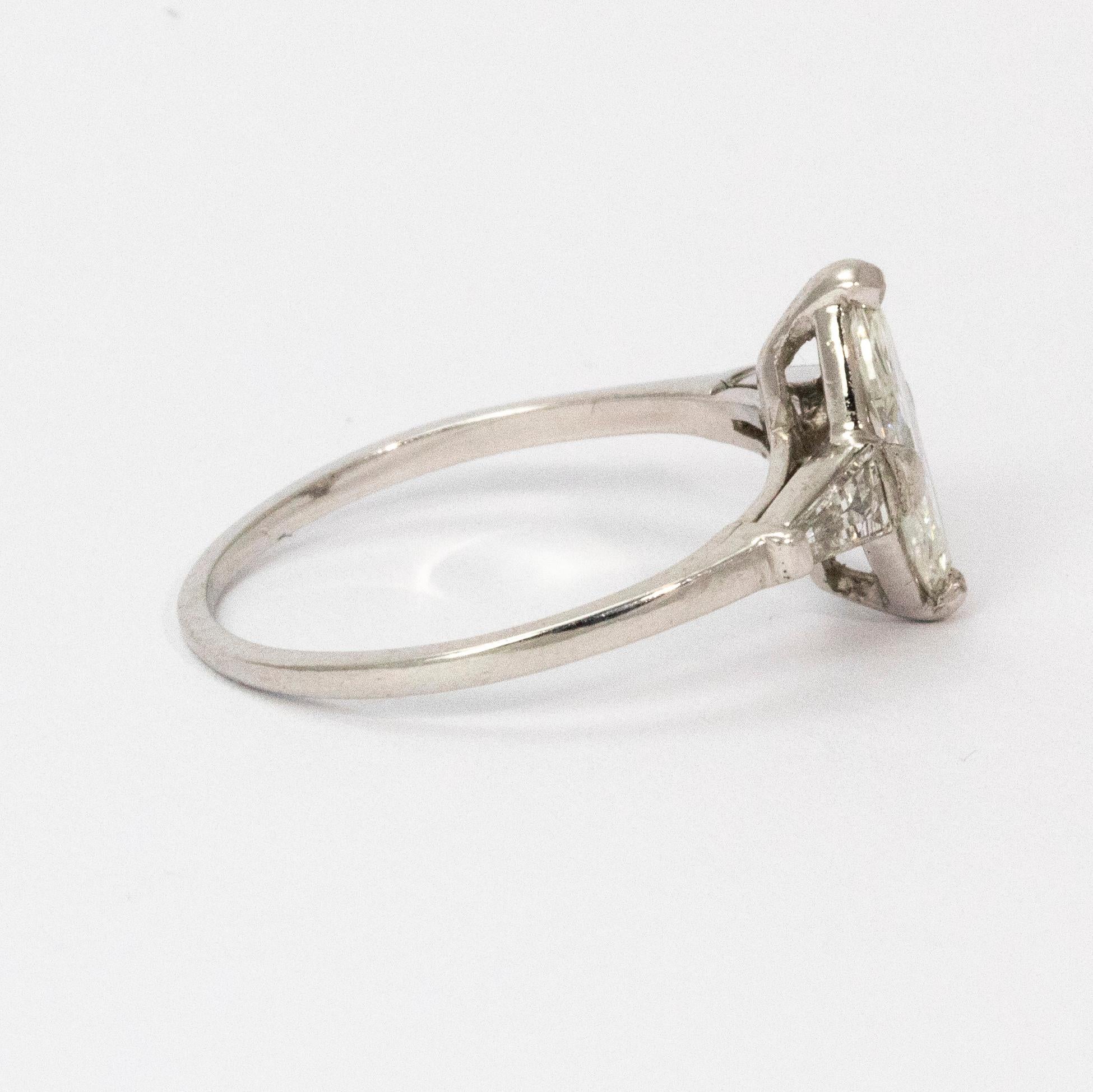 Art déco Bague en platine avec diamant, vers 1935 en vente