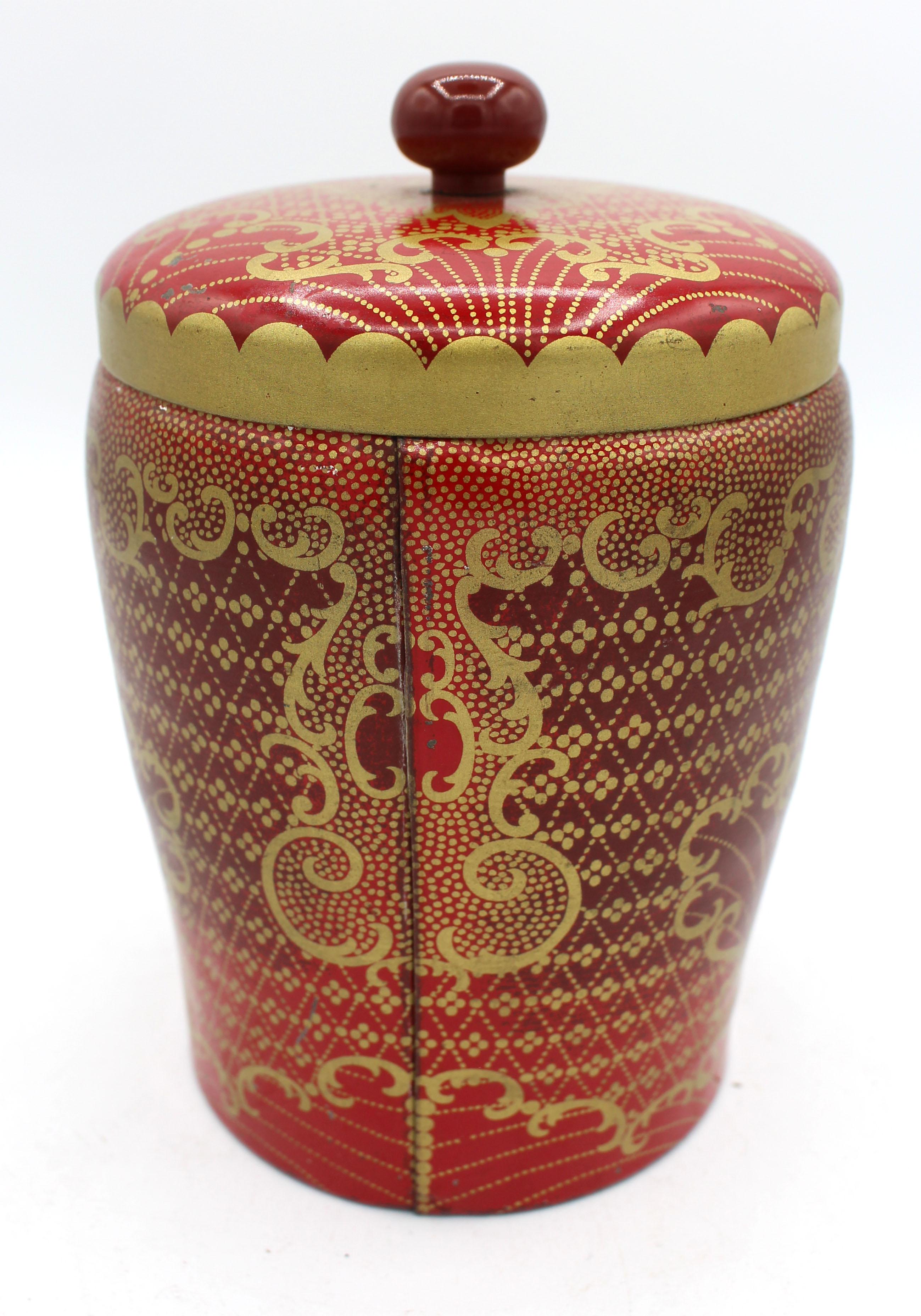 Circa 1937 Huntley & Palmers lidded barrel form biscuit tin box. Scarlet gilt Queen Anne chinoiserie lacquer motif. See matching example in the M.J. Franklin Collection of the Victoria & Albert Museum.
4 5/8