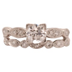 CIRCA 1938 Gravierter Art Deco Platin Verlobungsring und Band