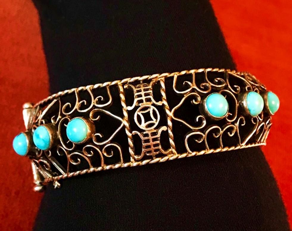 Circa 1940 Chinese Gold, Sterling and Turquoise Bangle In Good Condition For Sale In Long Beach, CA