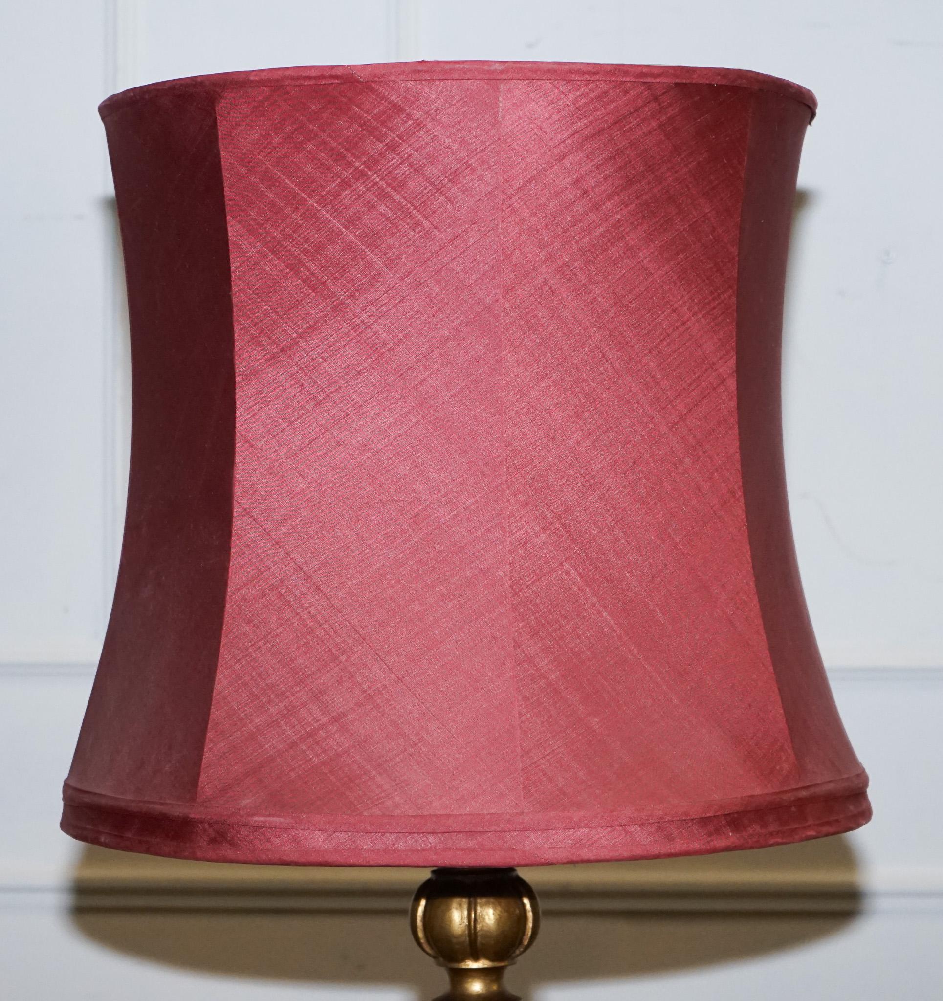 CIRCA 1940 LÁMPARA DE PIE DE PISO ITALIANA DE TEJIDO ROJO Y DORADO CON TOLDO ORIGINAL Italiano en venta