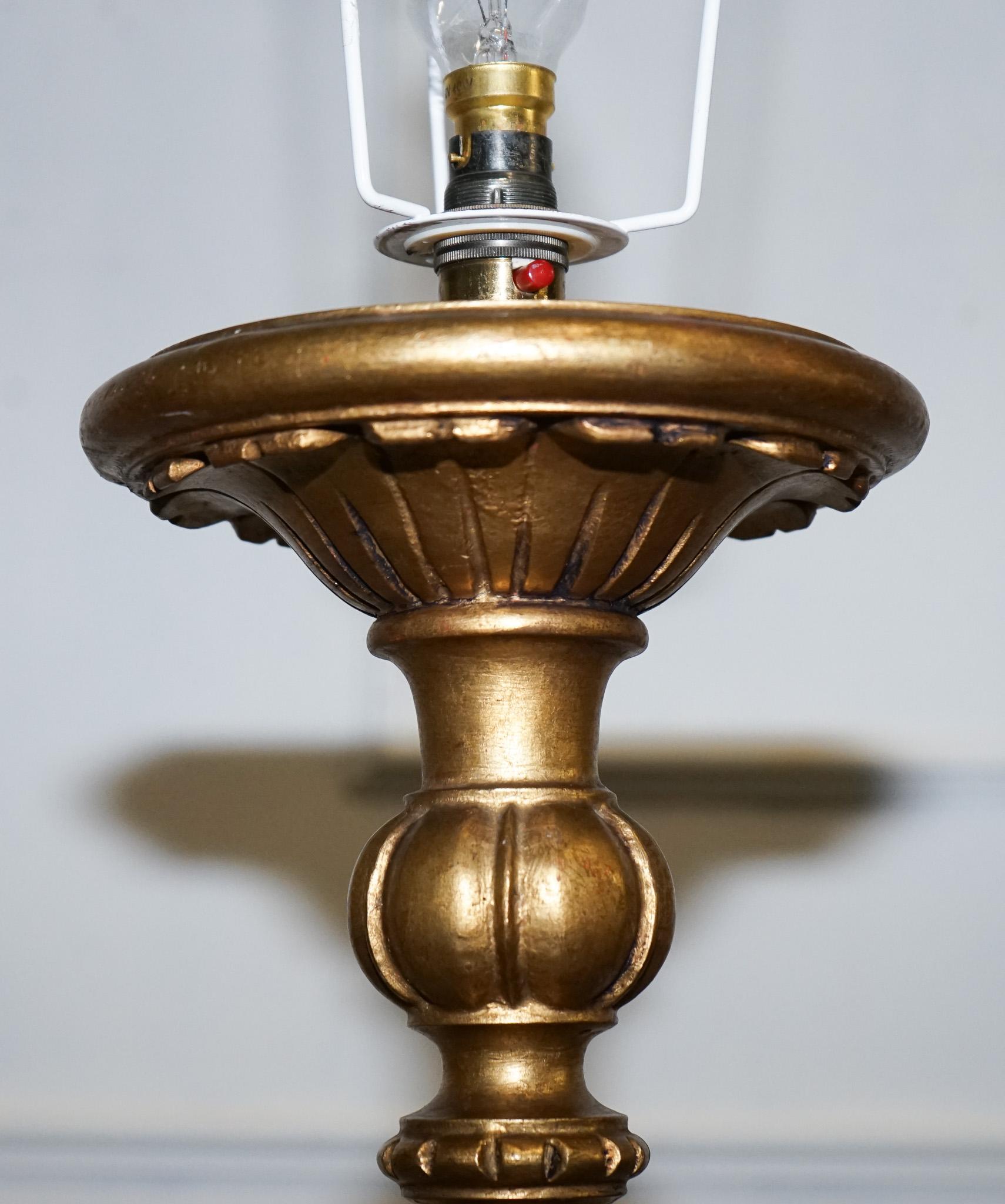 CIRCA 1940 LÁMPARA DE PIE DE PISO ITALIANA DE TEJIDO ROJO Y DORADO CON TOLDO ORIGINAL en venta 2
