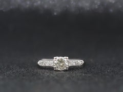 Circa 1940 Platinum .50ct Diamond Engagement Ring with Christmas Date Engraved - (Bague de fiançailles en platine avec diamant de 0,50ct et date de Noël gravée)
