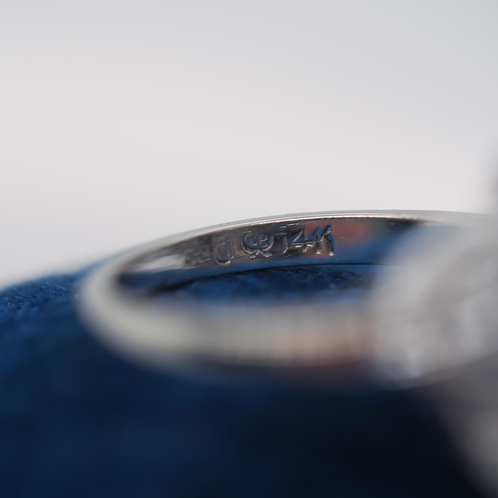 De las mujeres Anillo de zafiro y diamantes de oro blanco de 14 quilates de la década de 1940 en venta