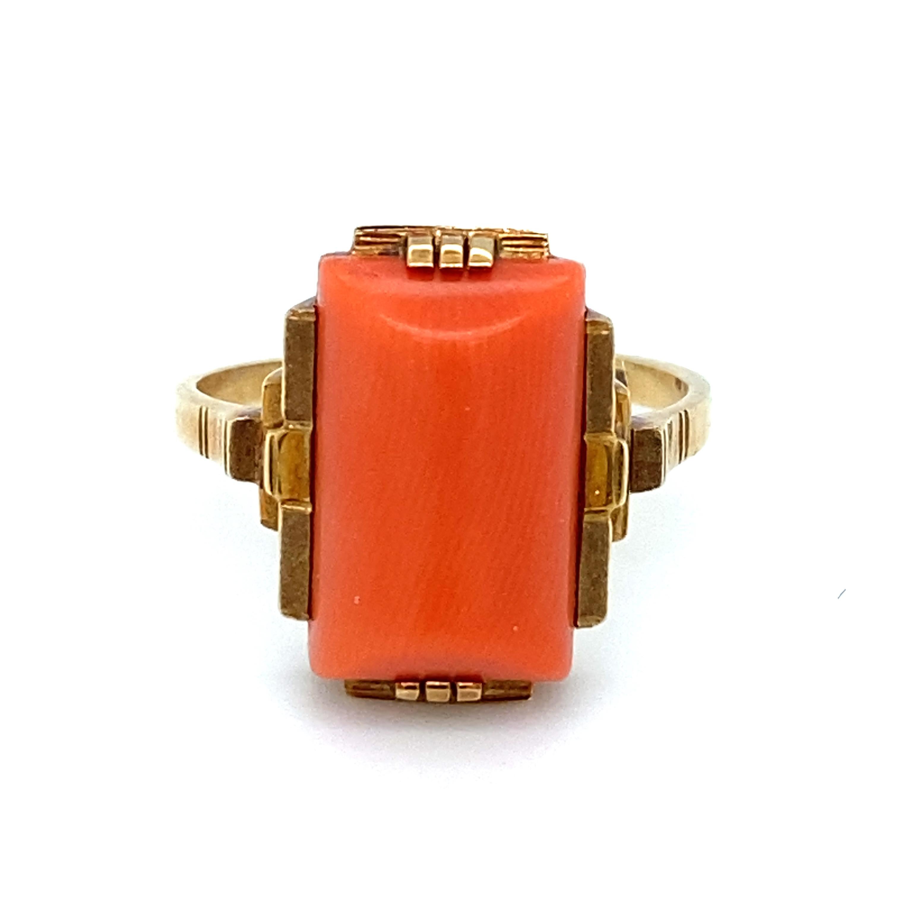 Circa 1940s Art Deco Style Rectangular Coral Ring in 14 Karat Yellow Gold In Excellent Condition For Sale In Atlanta, GA