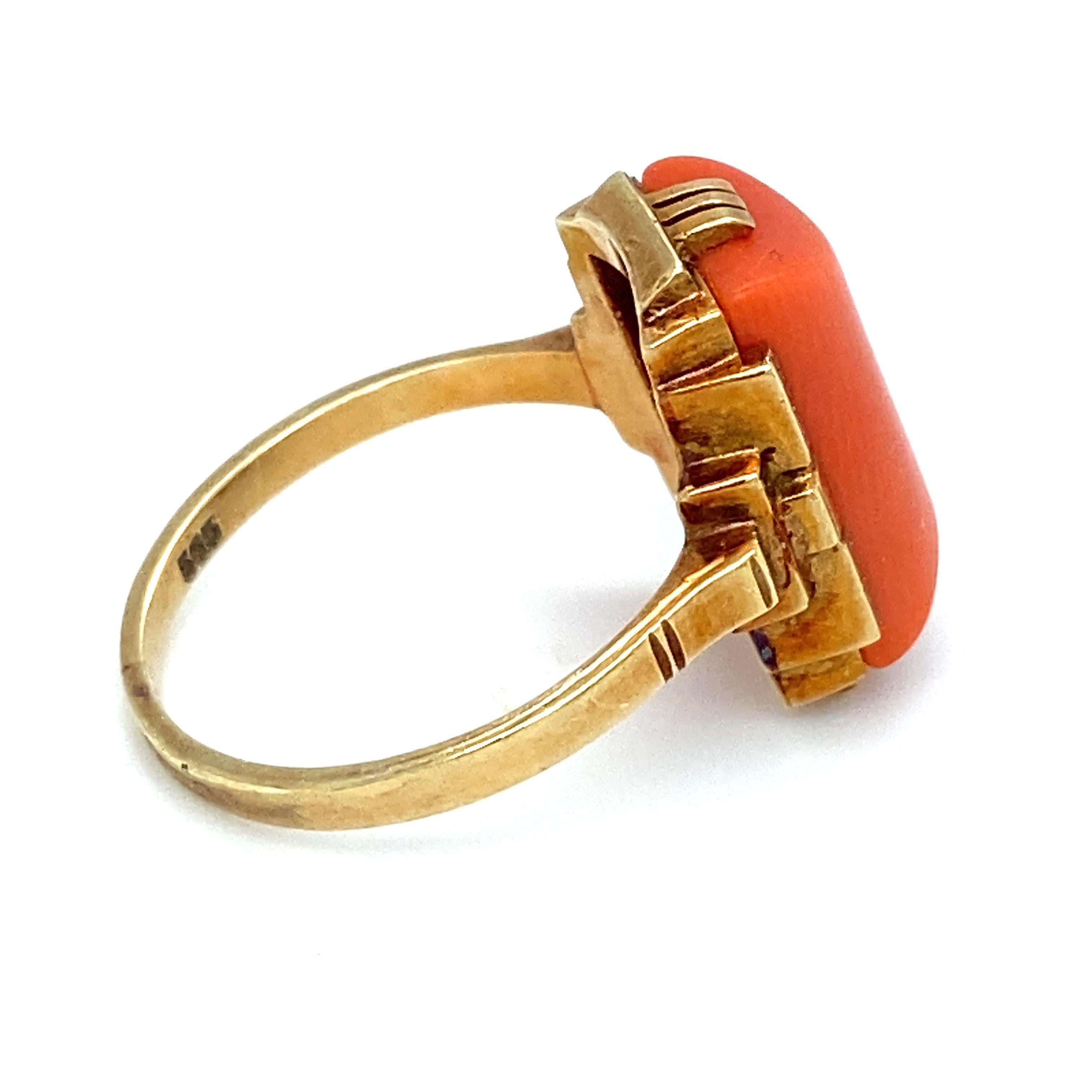 Circa 1940s Art Deco Style Rectangular Coral Ring in 14 Karat Yellow Gold For Sale 1