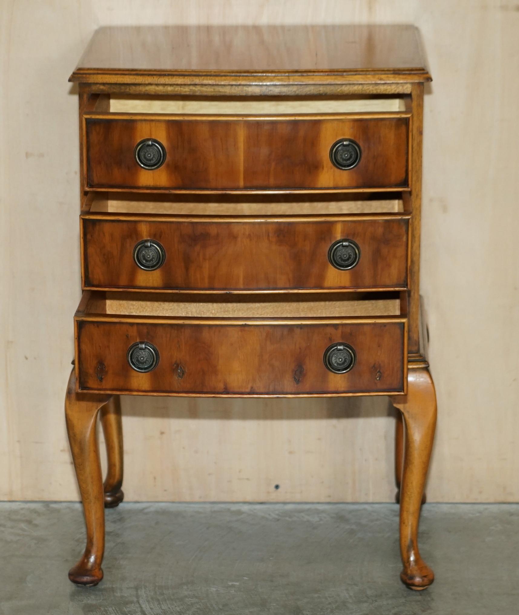 CIRCA 1940''s BURR YEW WOOD BOW FRONTED BEDSIDE SIDE TABLE CHEST OF DRAWERS im Angebot 11