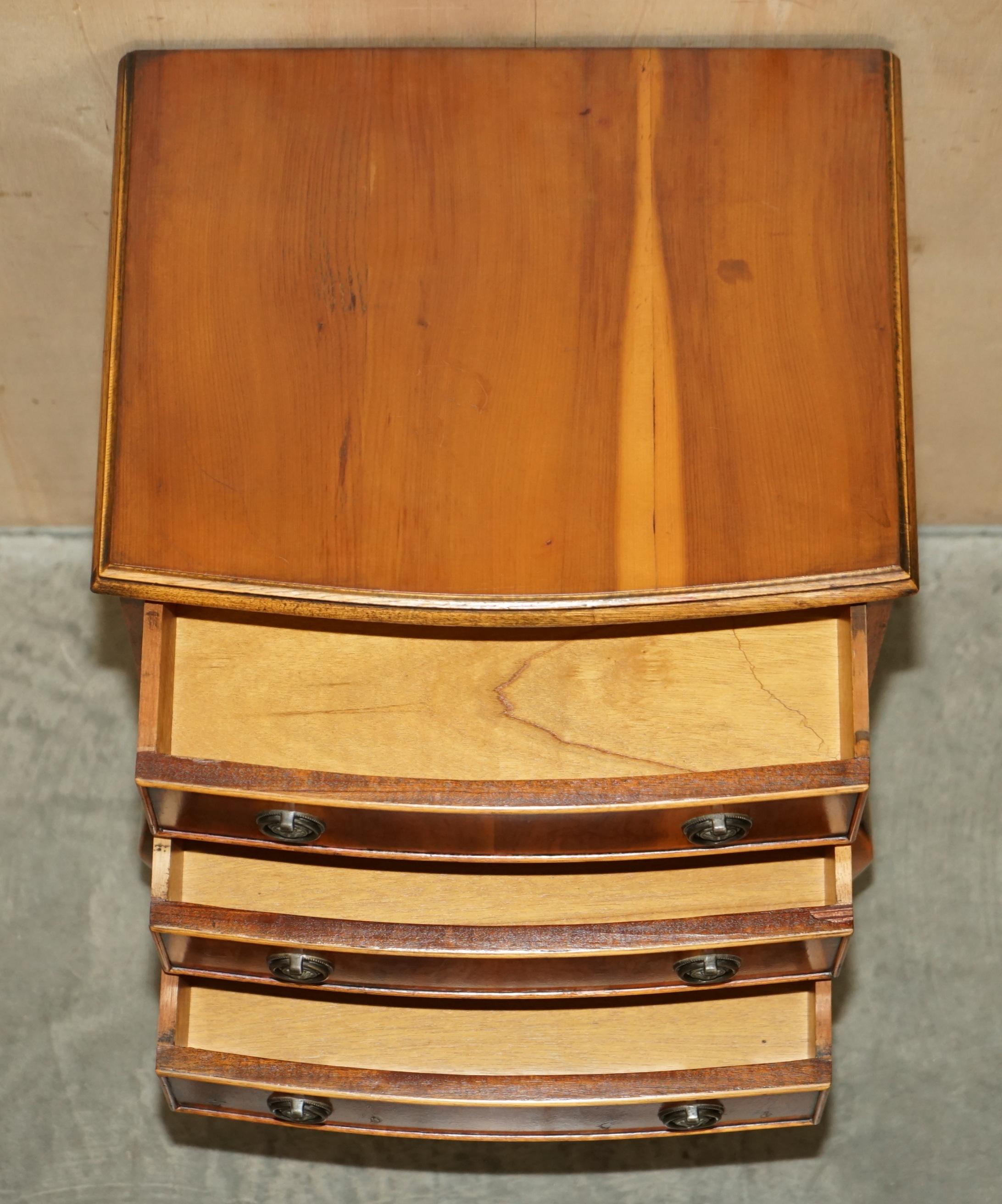 CIRCA 1940's BURR YEW WOOD BOW FRONTED BEDSIDE SIDE TABLE CHEST OF DRAWERS For Sale 11