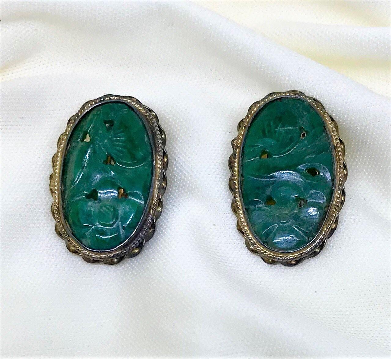 Circa 1940s Carved Jade, Sterling and 14k Clip-Back Earrings In Good Condition For Sale In Long Beach, CA