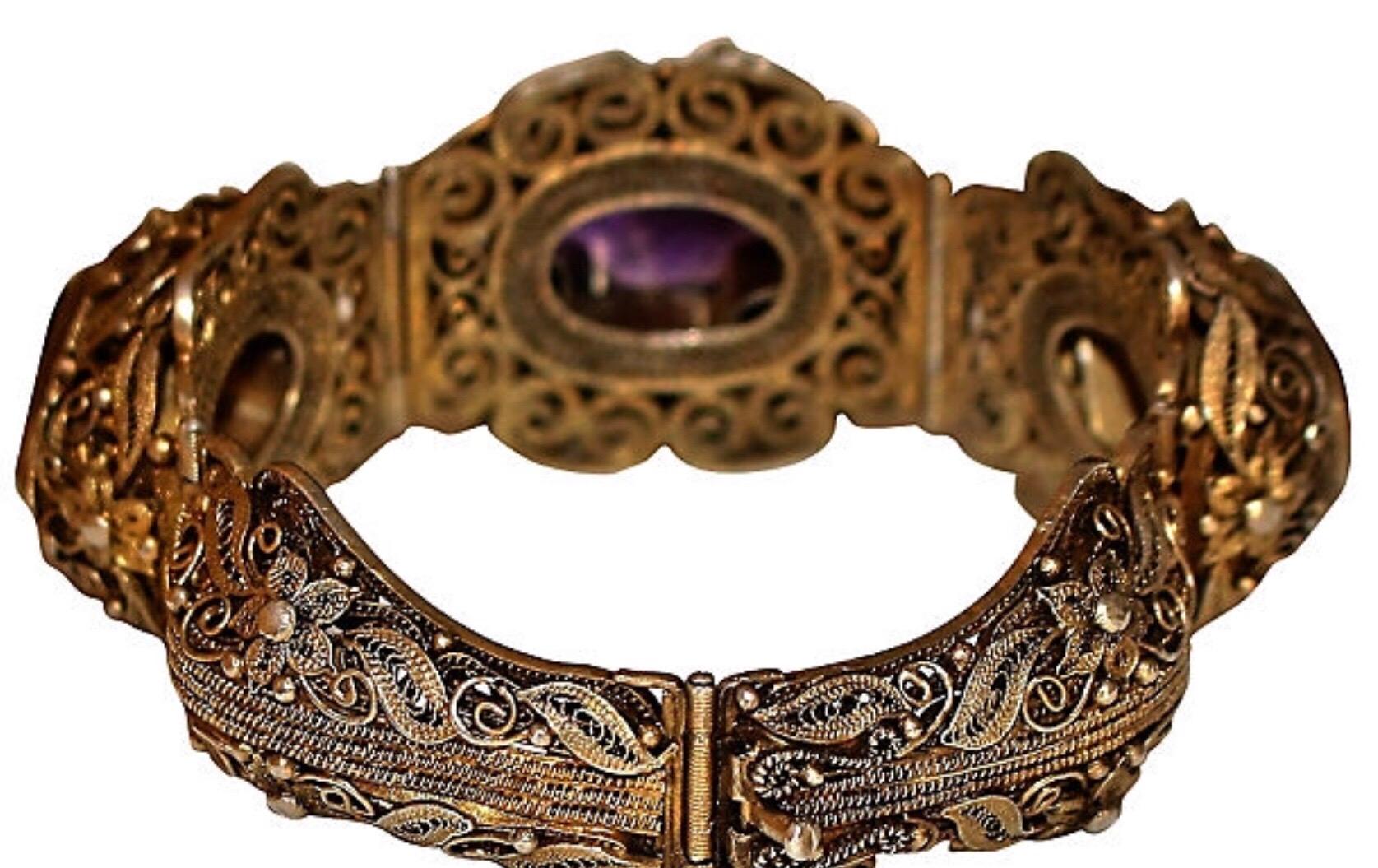 Circa 1940s Chinese Gold-Plated Sterling Silver Amethyst Bracelet In Good Condition For Sale In Long Beach, CA