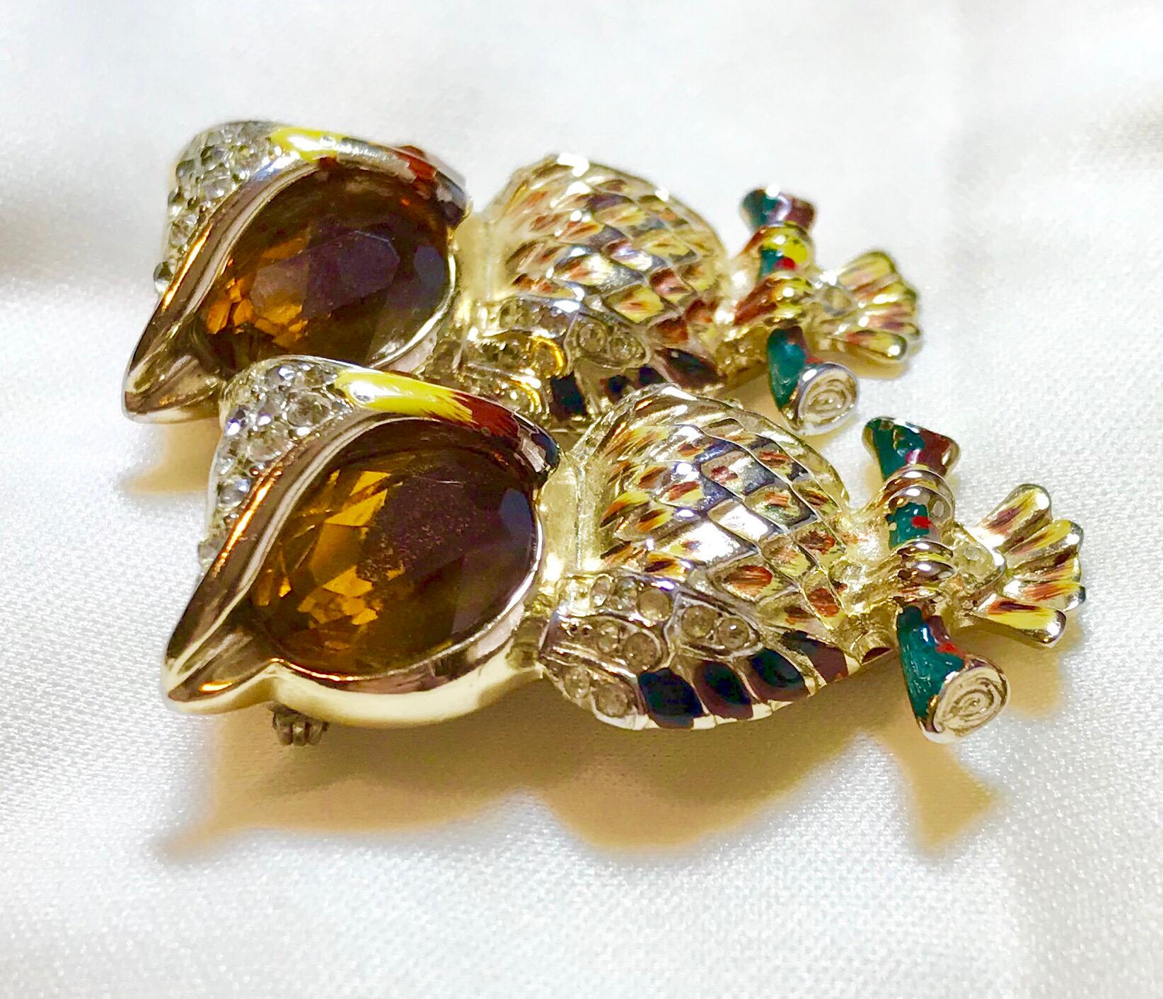 Circa 1940s Coro Craft Duette Yellow and Goldtone Owl Brooch/Clips im Angebot 1