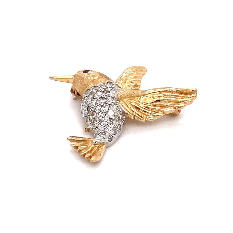 Retro Circa 1940s Diamond Hummingbird Brooch in 14 Karat Two Tone Gold For Sale