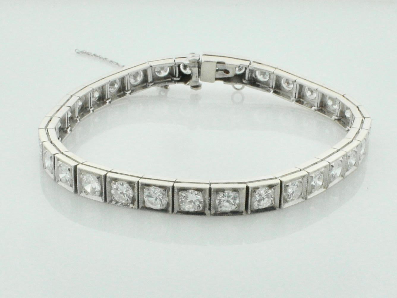 Taglio rotondo Bracciale tennis con diamanti in oro bianco da 6,50 carati, anni '40 circa in vendita