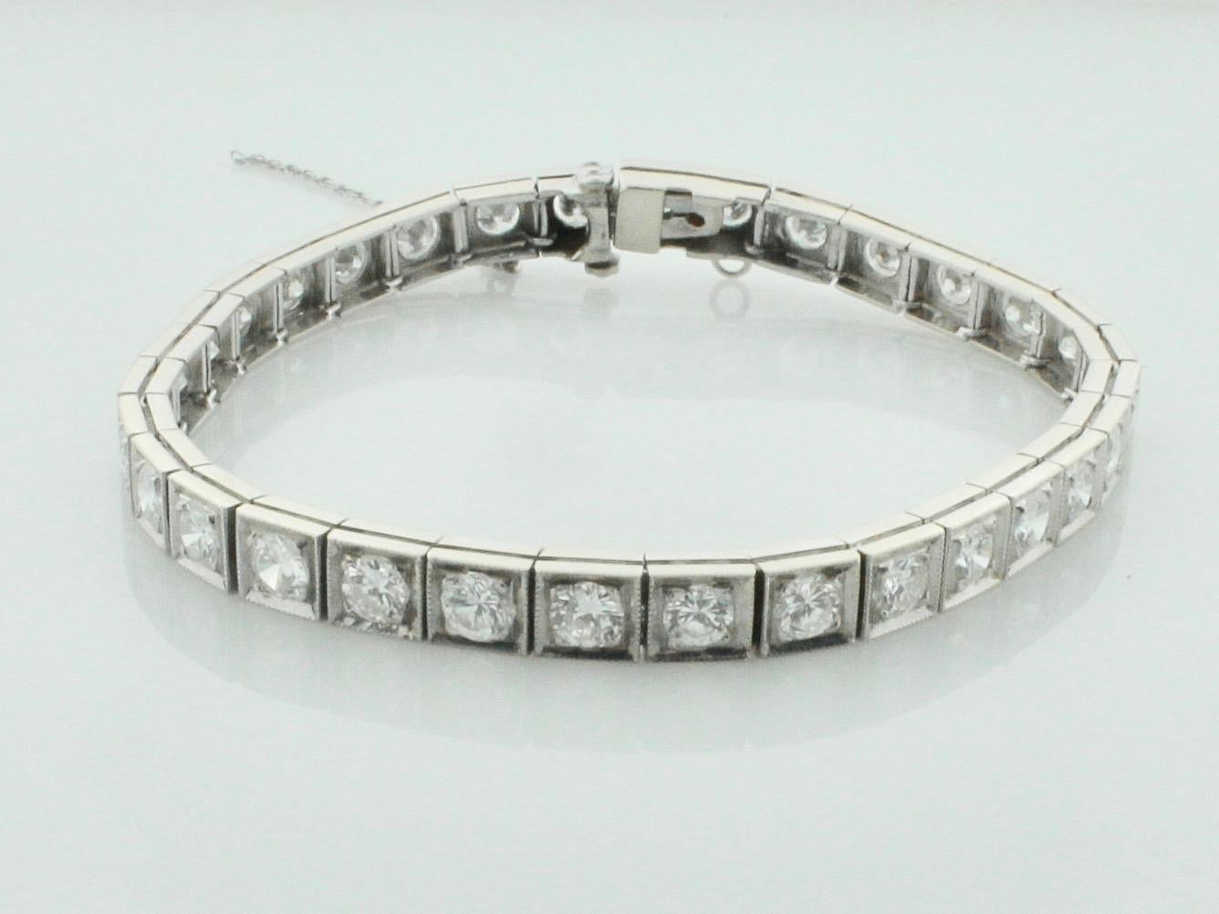 Diamant-Tennisarmband aus Weißgold, 6,50 Karat, ca. 1940er Jahre (Rundschliff) im Angebot