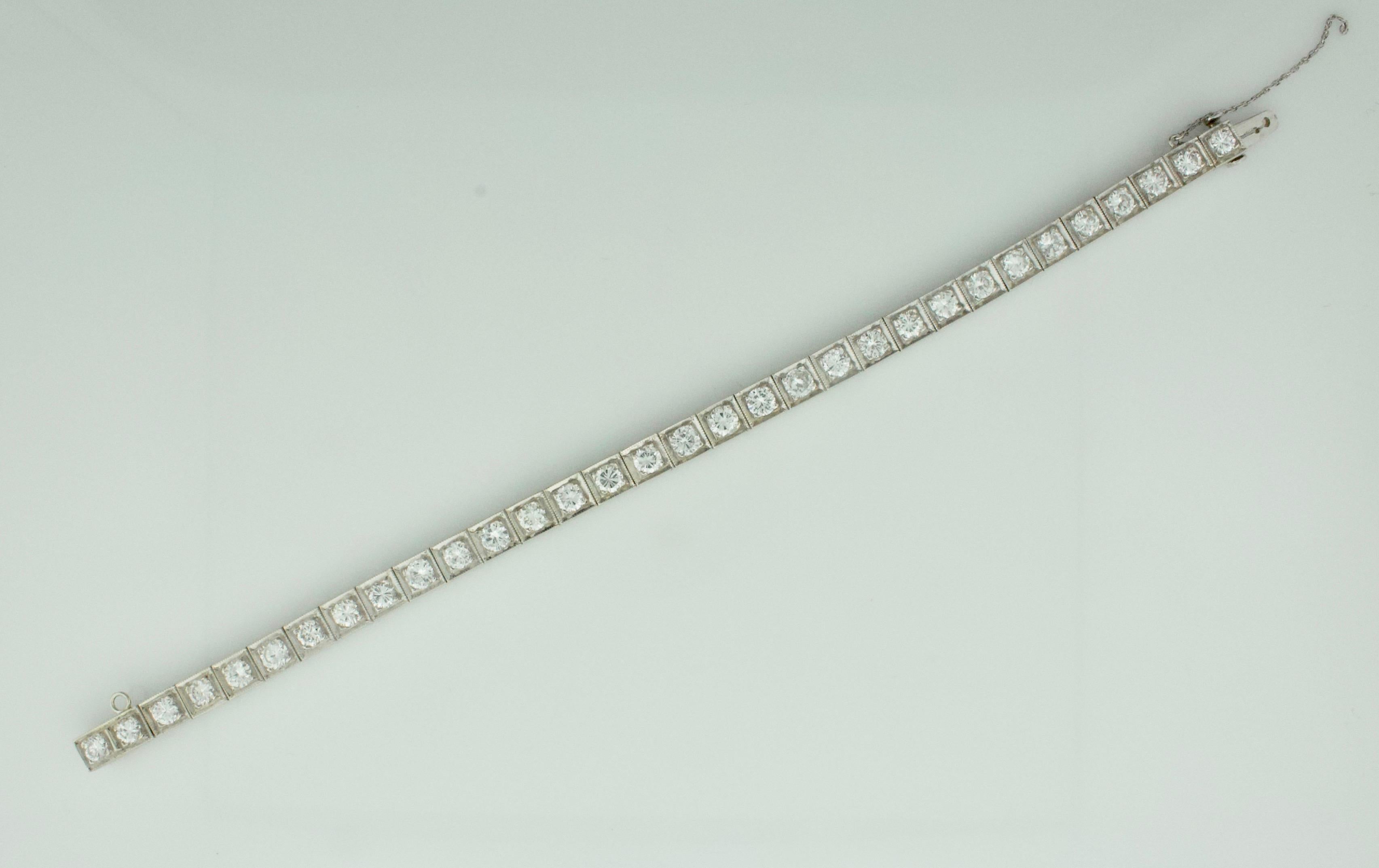 Bracciale tennis con diamanti in oro bianco da 6,50 carati, anni '40 circa in vendita 1