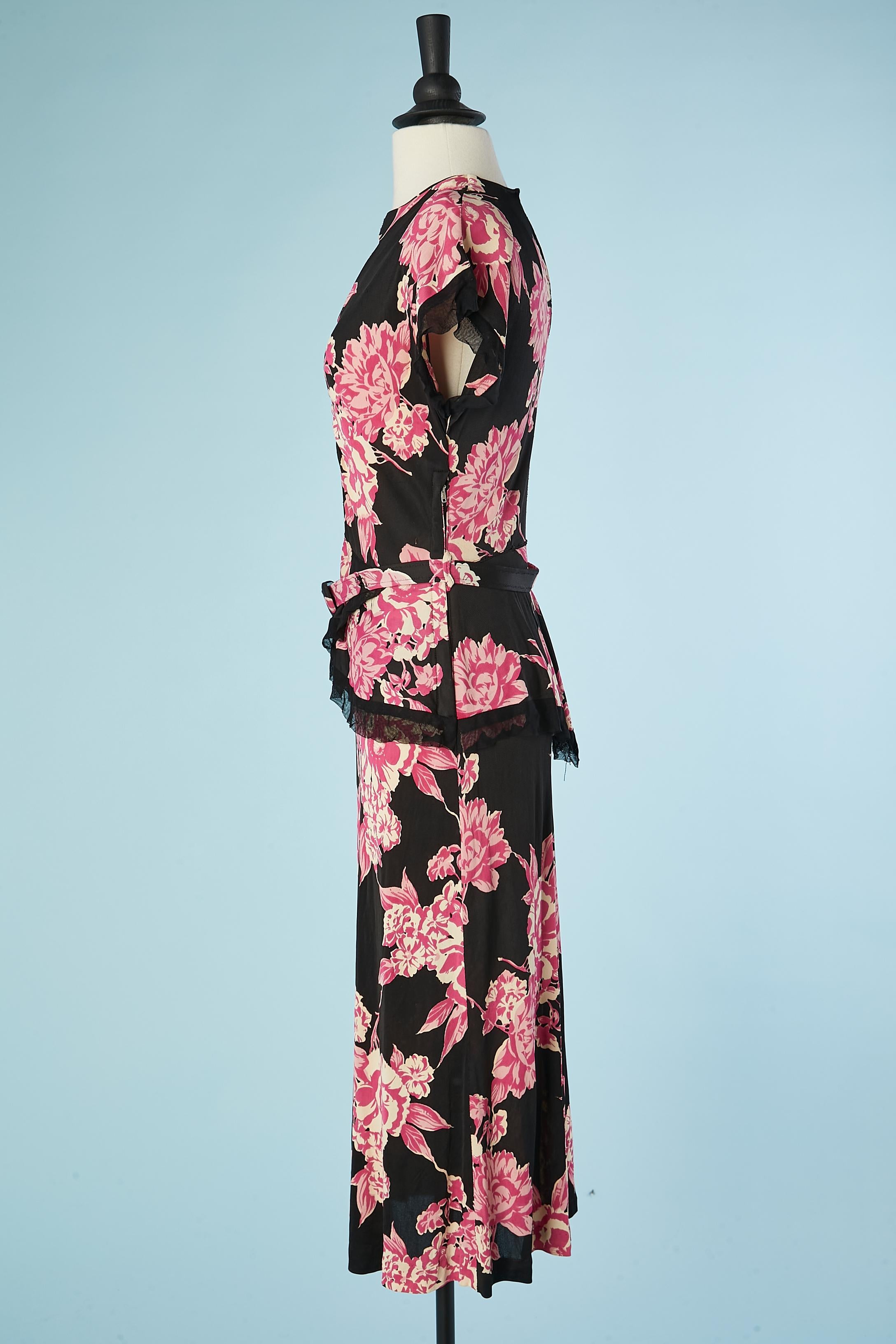 Circa 1940's jersey cocktail dress with pink flowers printed In Excellent Condition For Sale In Saint-Ouen-Sur-Seine, FR