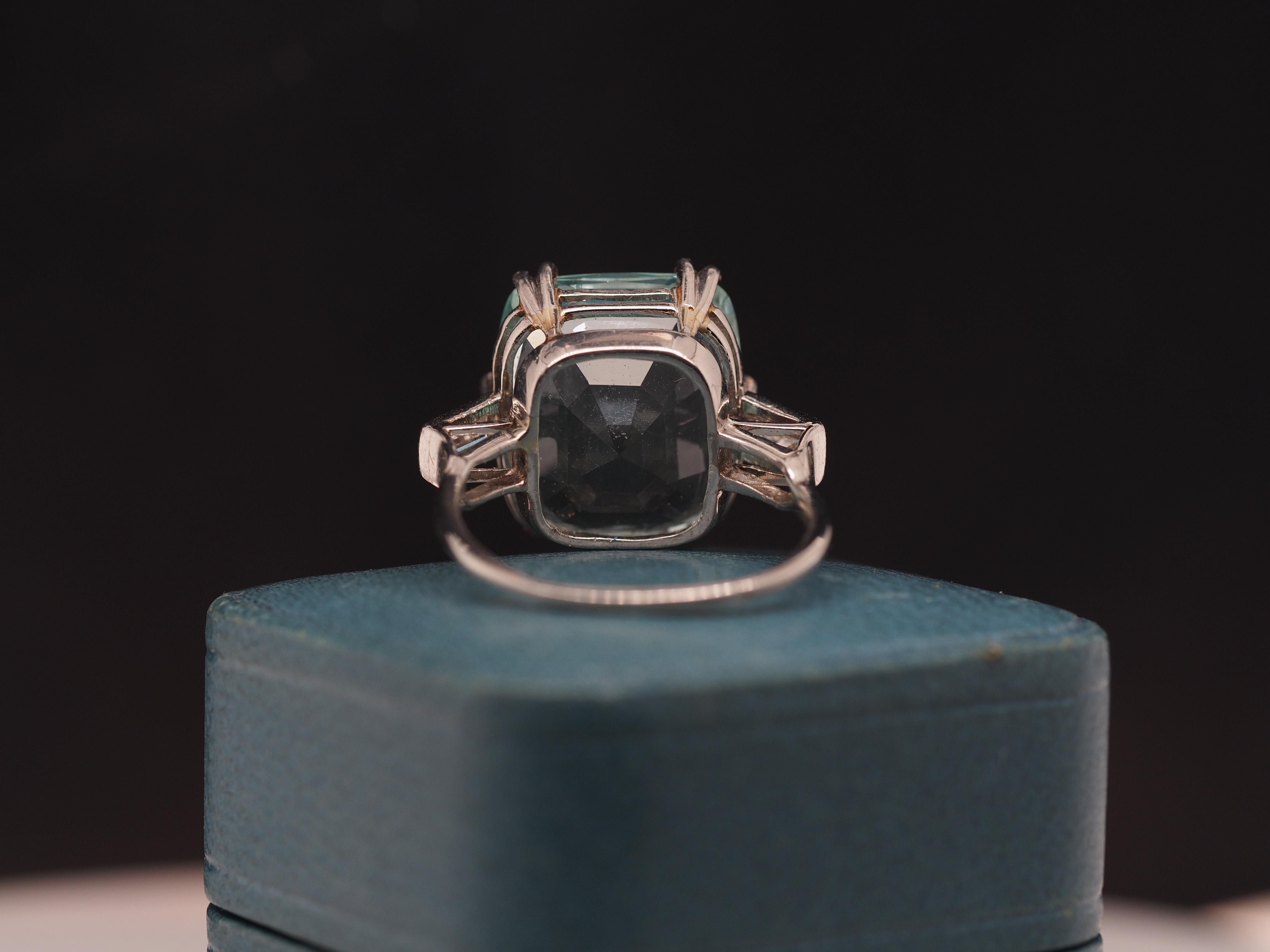Women's or Men's Platinum Art Deco Aquamarine Ring, circa 1940s For Sale
