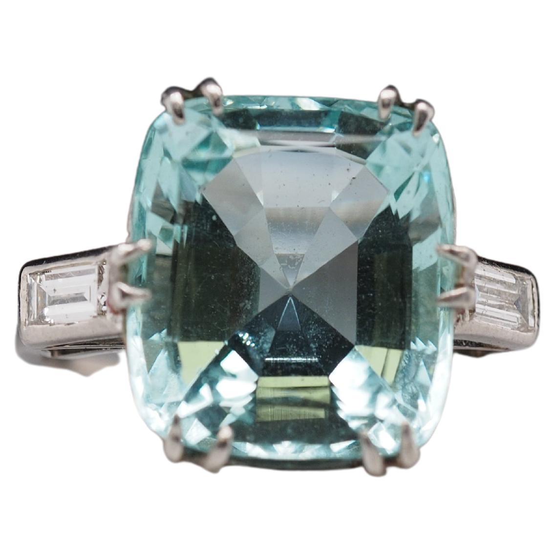 Platinum Art Deco Aquamarine Ring, circa 1940s For Sale