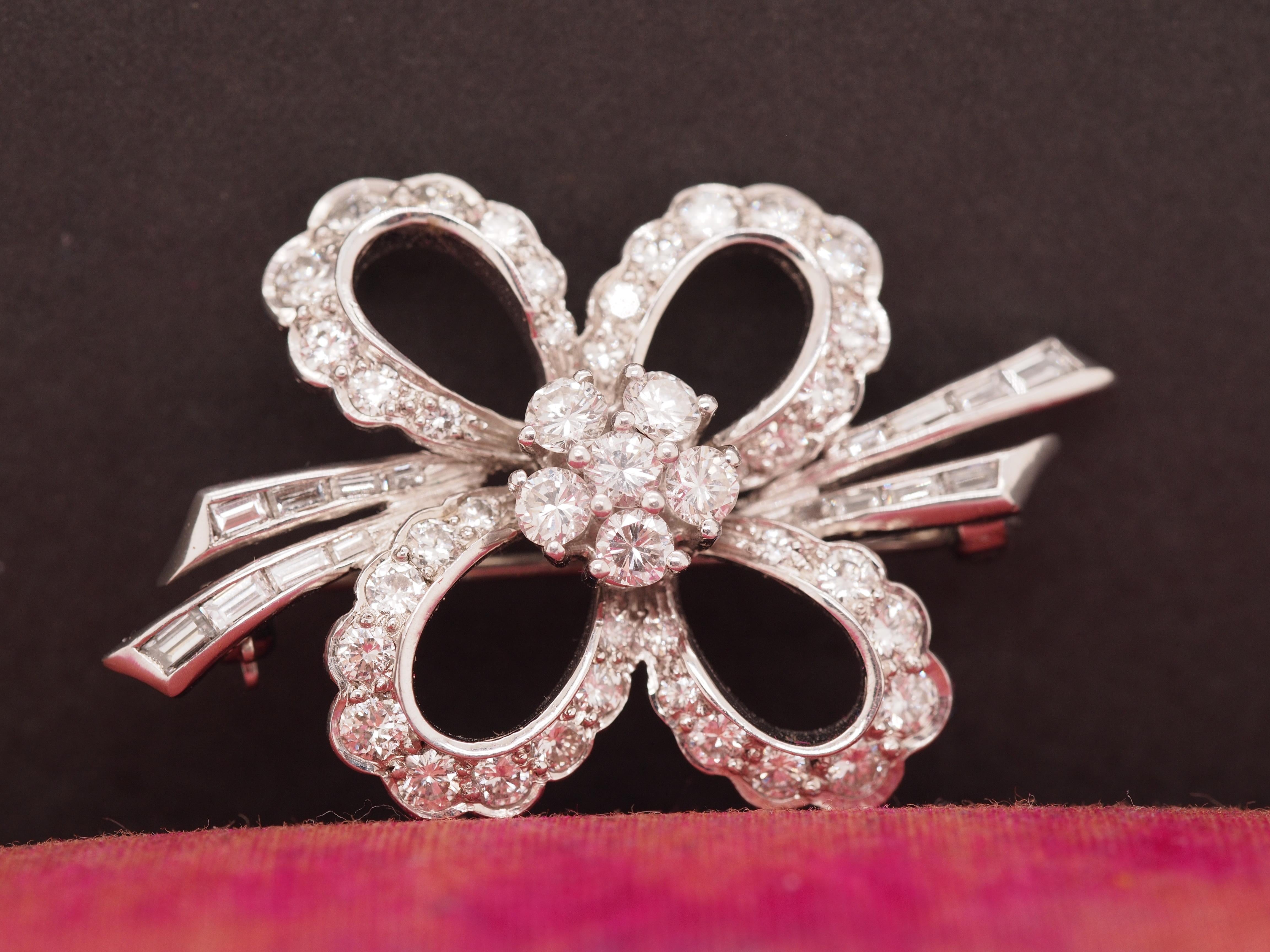Circa 1940s Platinum Diamond Flower Brooch In Good Condition For Sale In Atlanta, GA