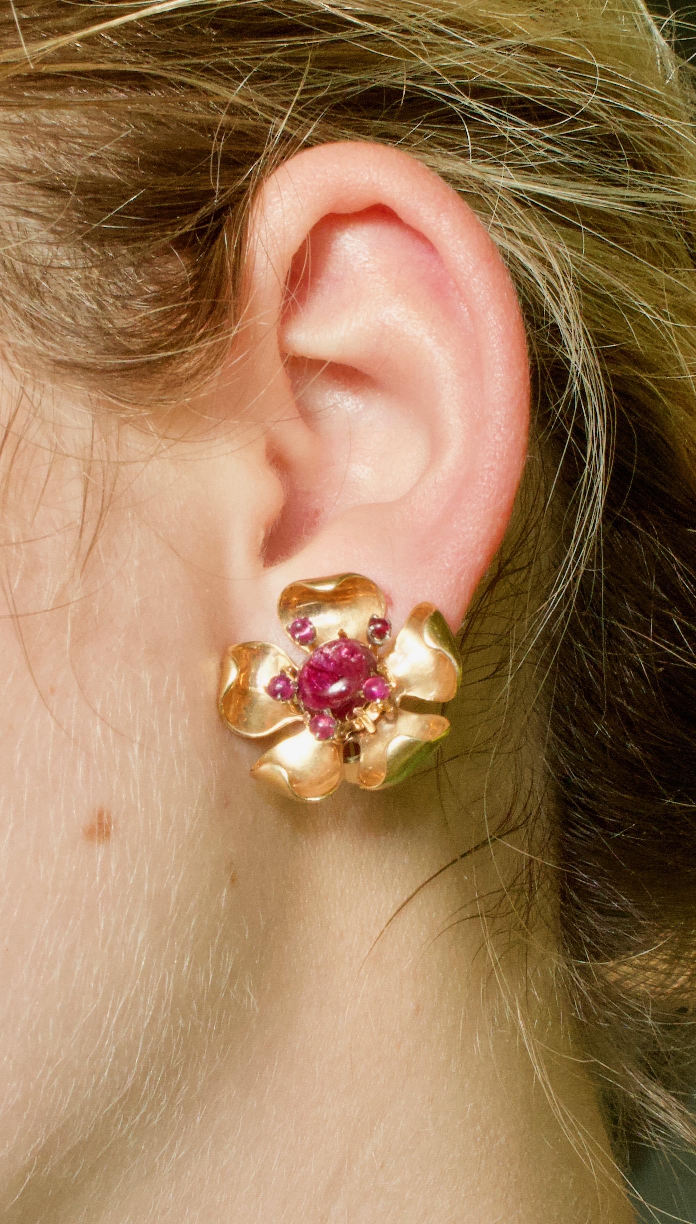 Retro Ruby and Diamond Floral Earrings in Yellow Gold, circa 1940s For Sale