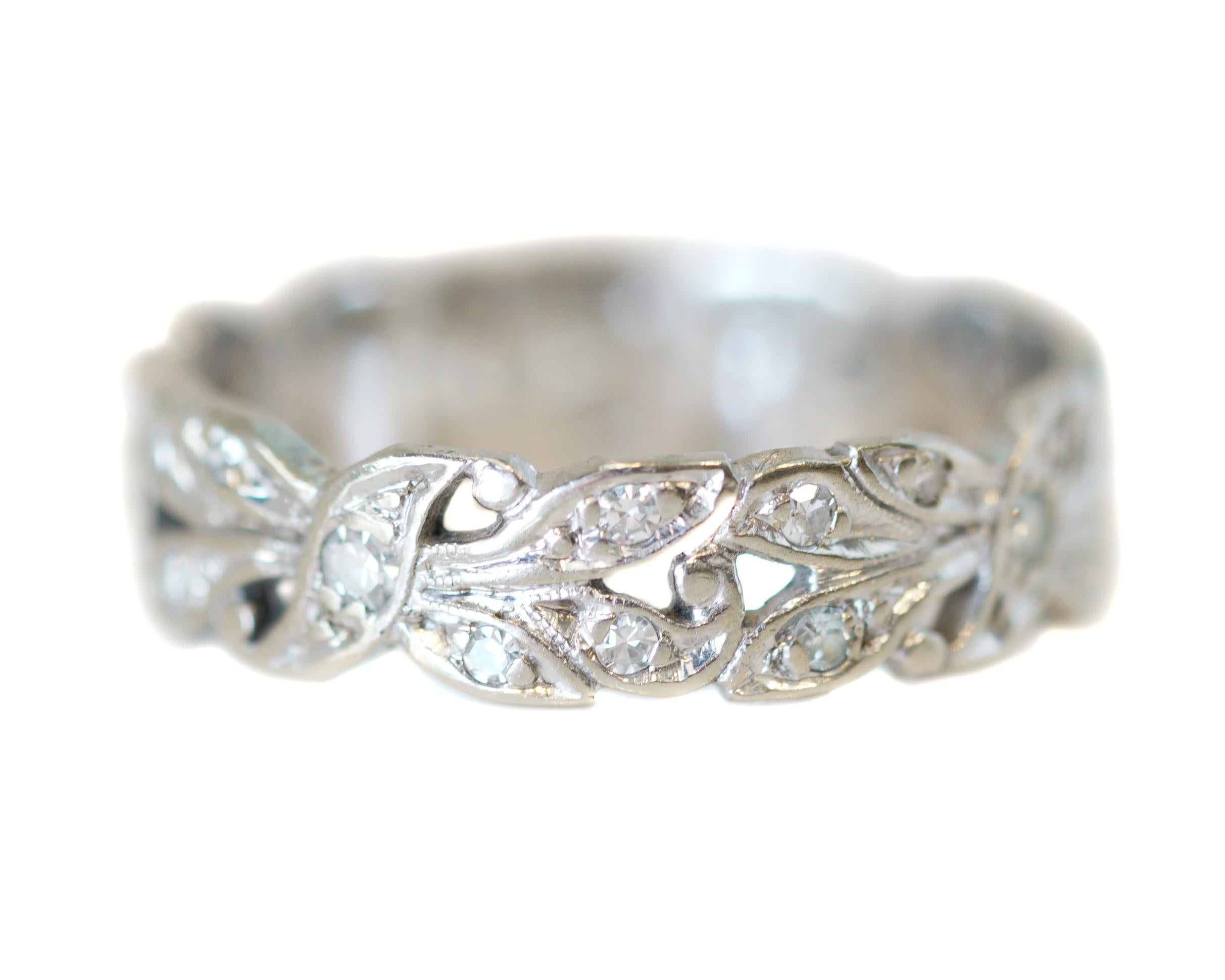 Art Deco Vintage 0.16 Carat Diamond 14 Karat White Gold Floral Milgrain Band, circa 1940s
