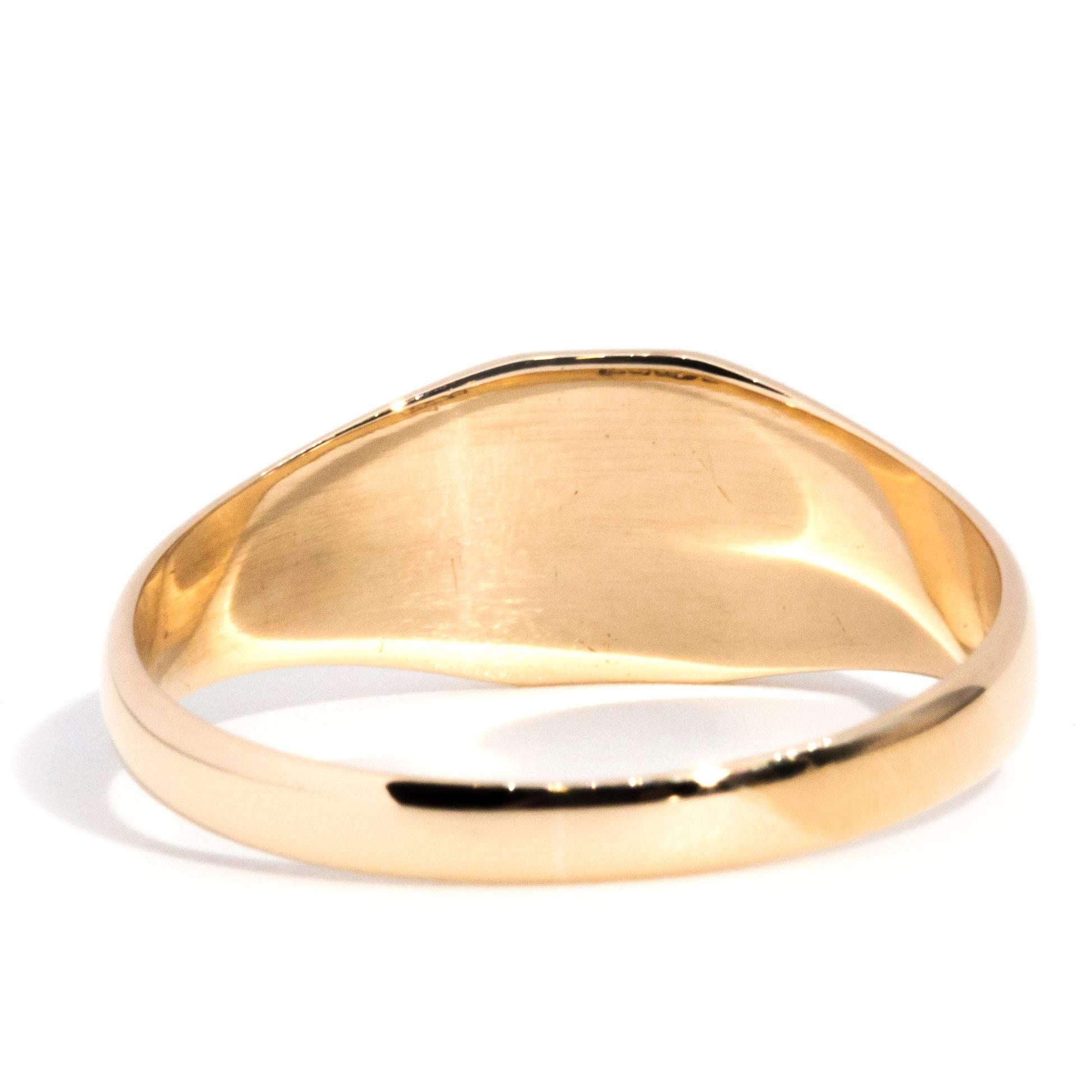 Circa 1946, Unengraved Vintage 9 Carat Yellow Gold Shield Signet Ring 5