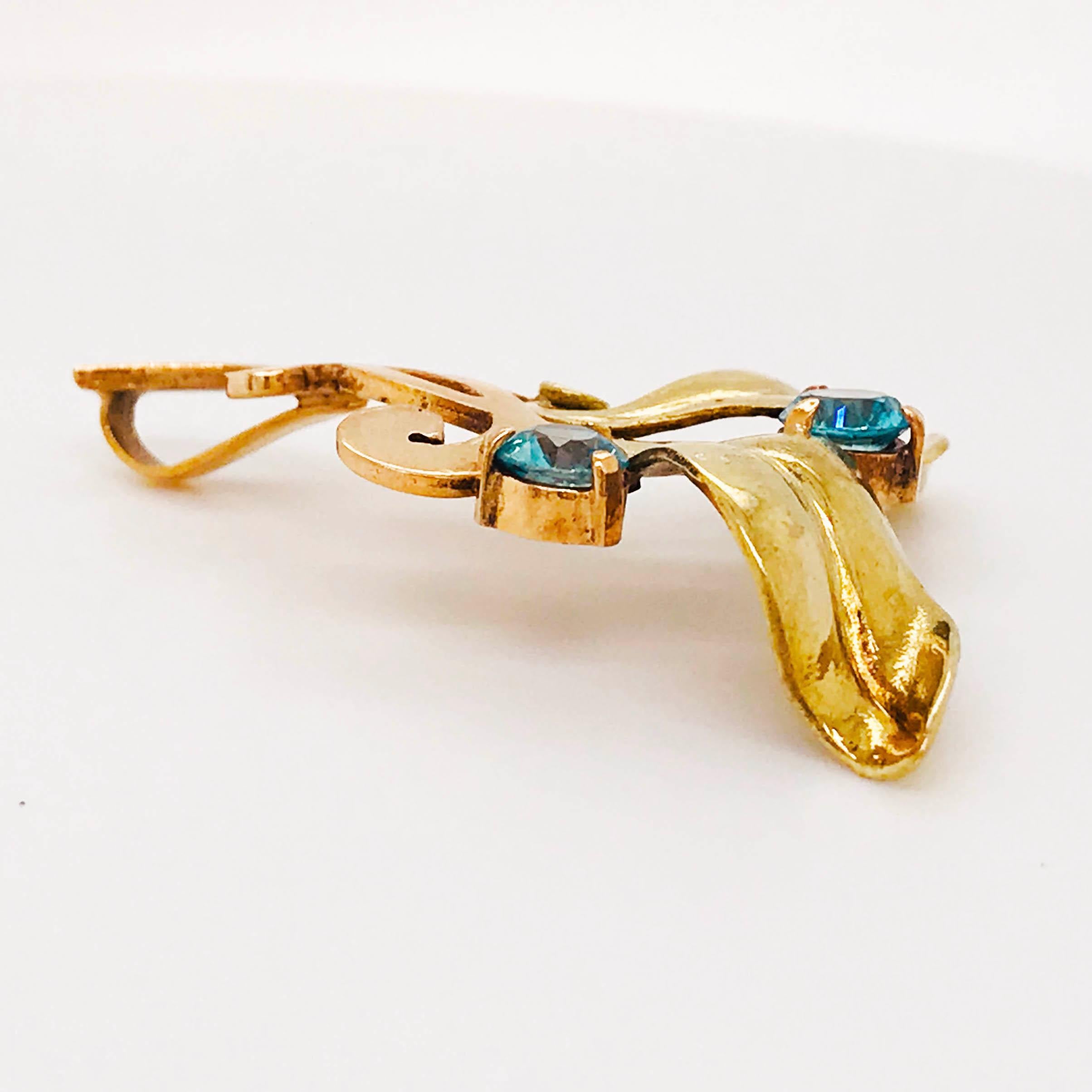  Topaz Vine Pendant, 1 Carat Swiss Blue, 18k Yellow & Rose Gold circa 1950, Leaf In Excellent Condition For Sale In Austin, TX