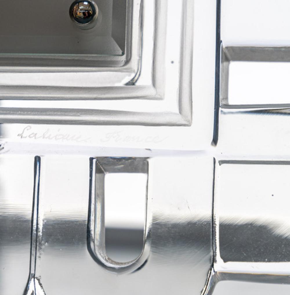 Cristal Circa 1950, cristal de Lalique, cadre décoré de rinceaux. en vente