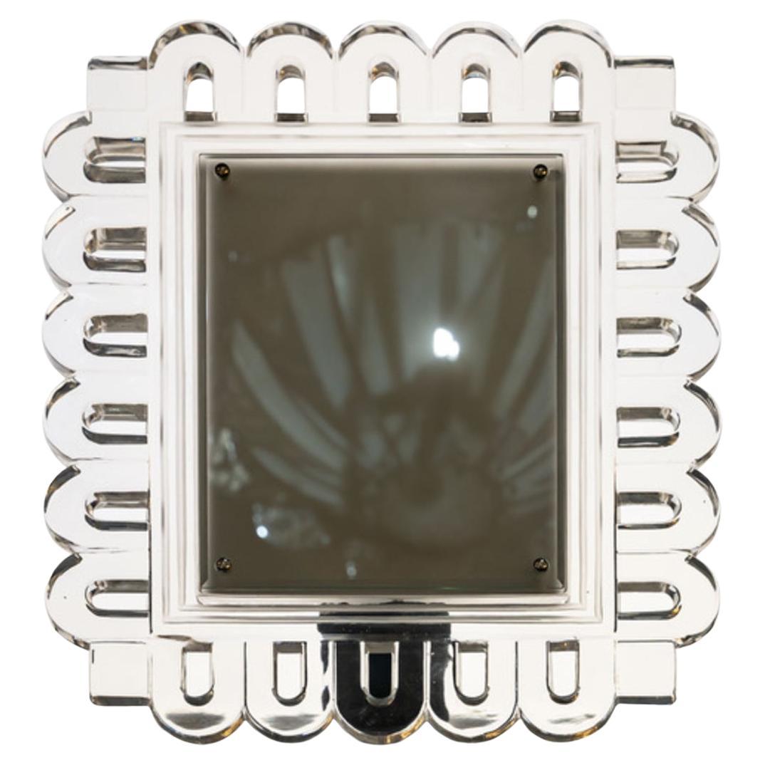 Circa 1950, cristal de Lalique, cadre décoré de rinceaux. en vente