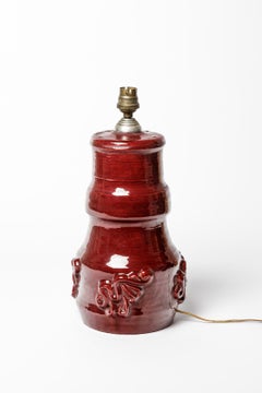Circa 1950 Lámpara de sobremesa grande de cerámica roja de Jean Austruy Diseño del siglo XX