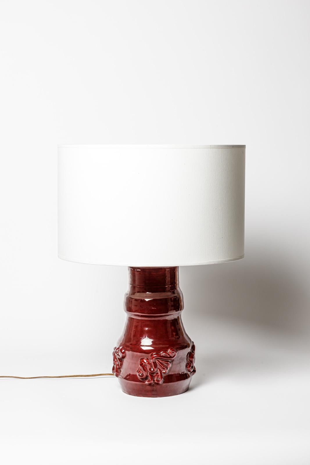 Circa 1950 große rote Keramik-Tischlampe von Jean Austruy 20. Jahrhundert DESIGN im Angebot 1