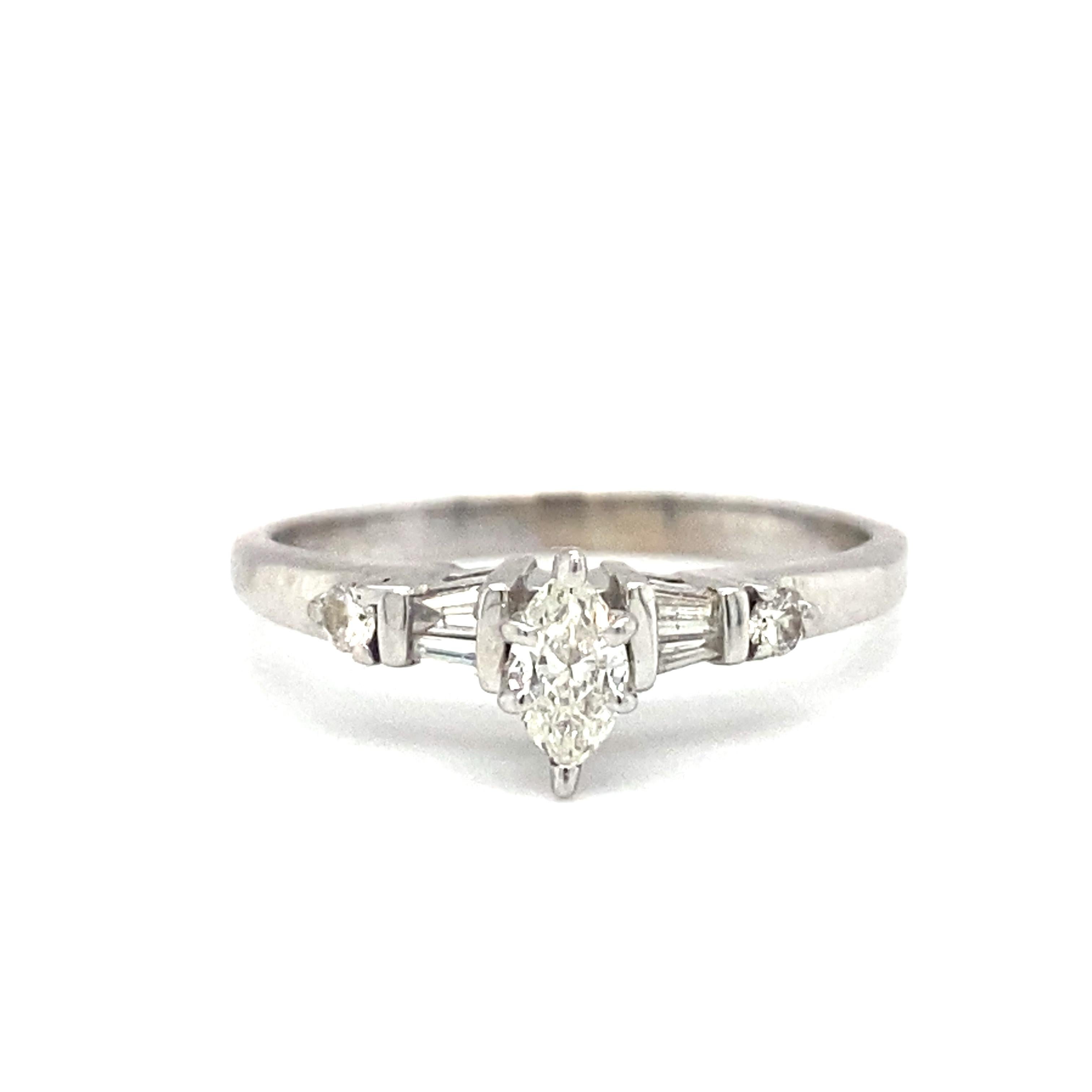 Verlobungsring aus 14 Karat Weißgold mit 0,25 Karat Marquise-Diamant, ca. 1950er Jahre (Marquiseschliff)