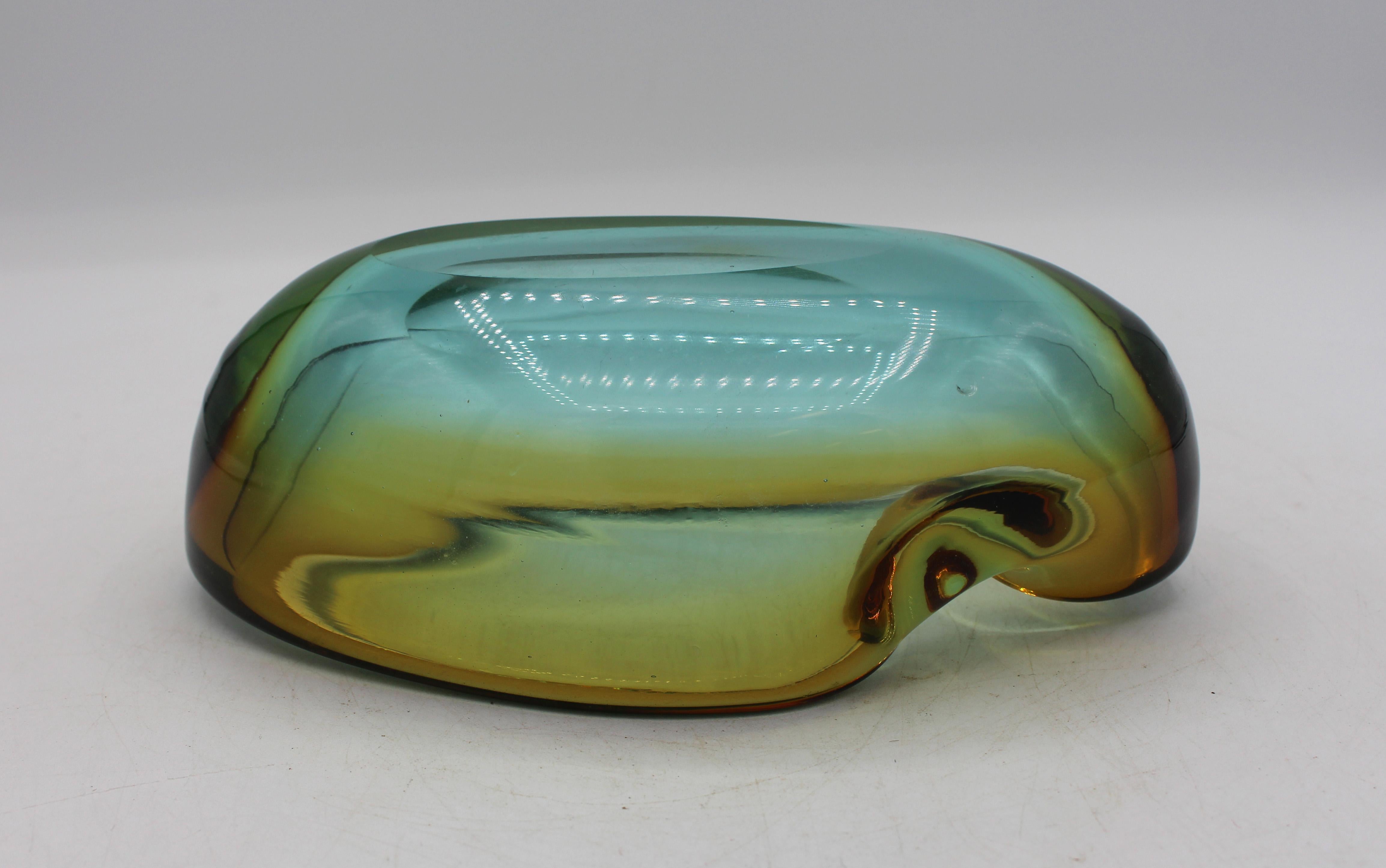 Circa 1950s Amber to Green Murano Glass Amporphous Form Cigar Ashtray For Sale 2