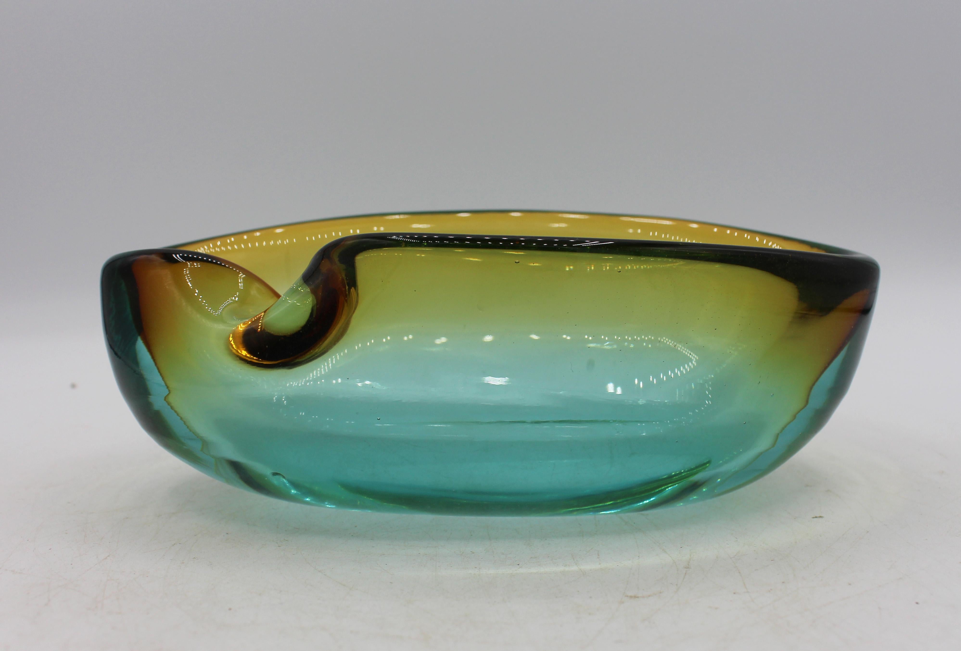 Circa 1950s Amber to Green Murano Glass Amporphous Form Cigar Ashtray For Sale 3