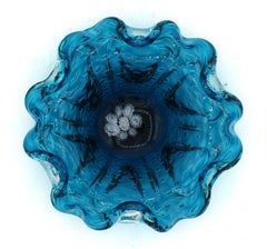 Circa 1950s Bol en verre Murano bleu et transparent Bullicante
