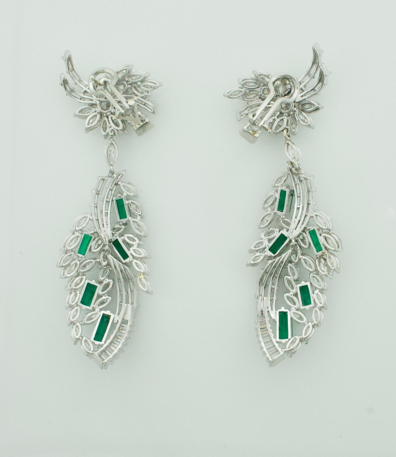 Circa 1950's Dangling Diamond and Emerald Earrings in Platinum In Excellent Condition For Sale In Wailea, HI