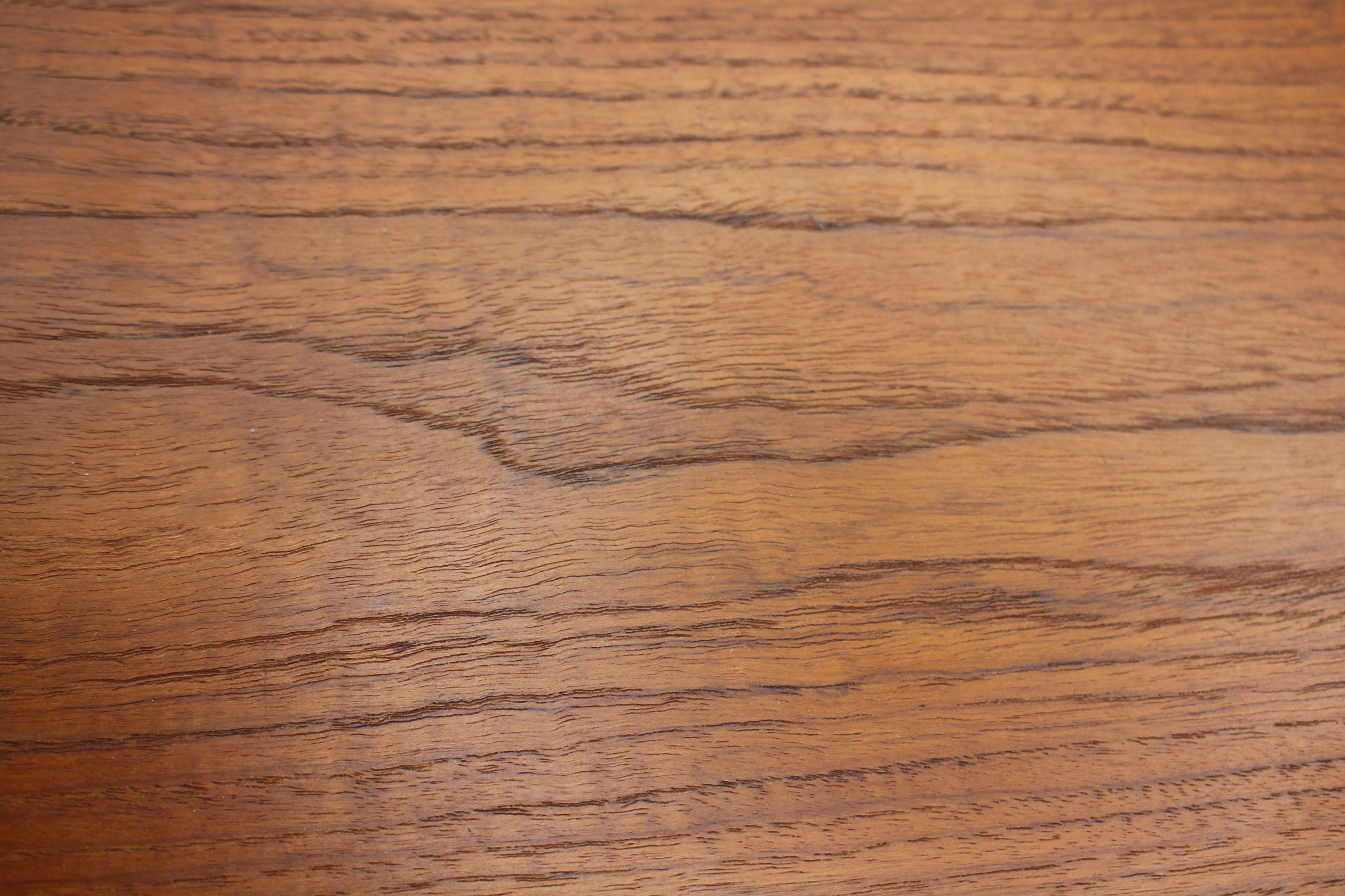 Milieu du XXe siècle CIRCA - Plateau à cocktail ovale hollandais en teck et étain des années 1950 en vente