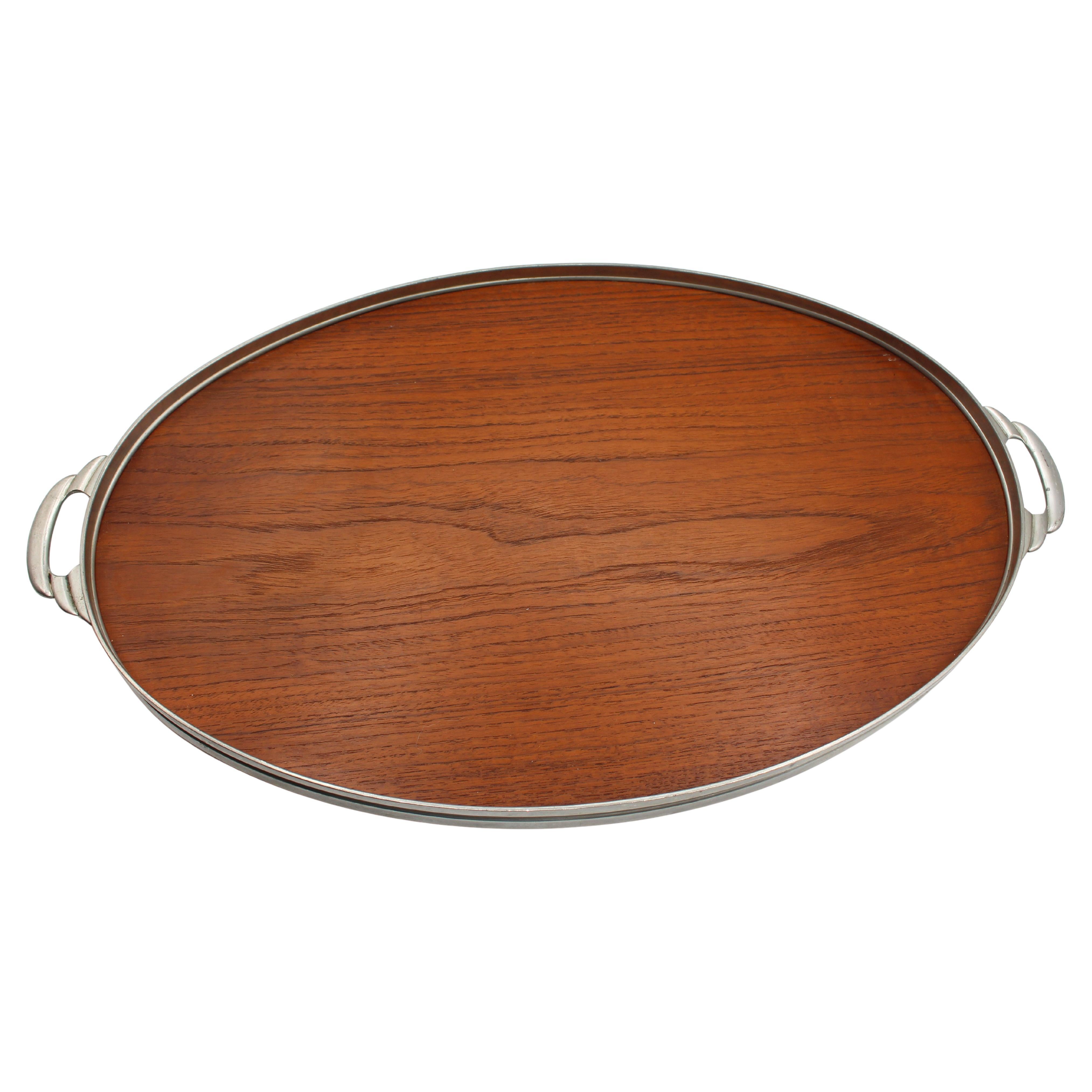 CIRCA 1950s Niederländisch Teak
Zinn Oval Cocktail Tablett