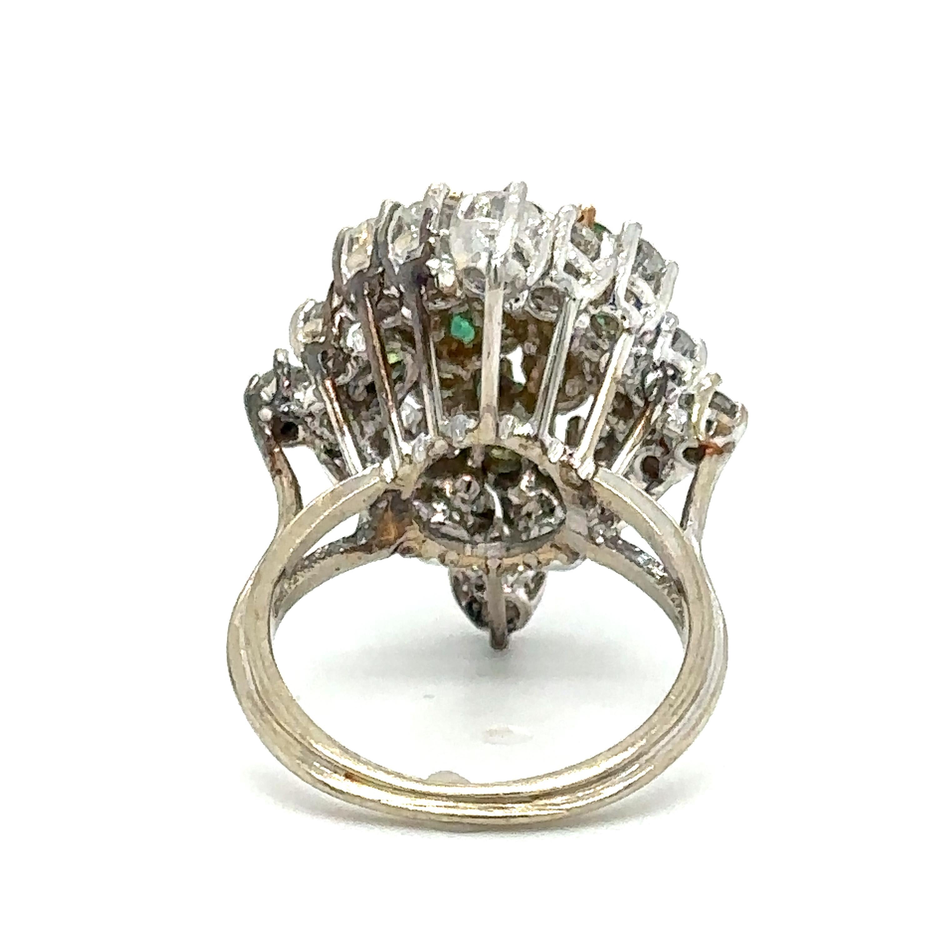 Round Cut Emerald and Diamond Cocktail Ring in 14 Karat White Gold, circa 1950s For Sale