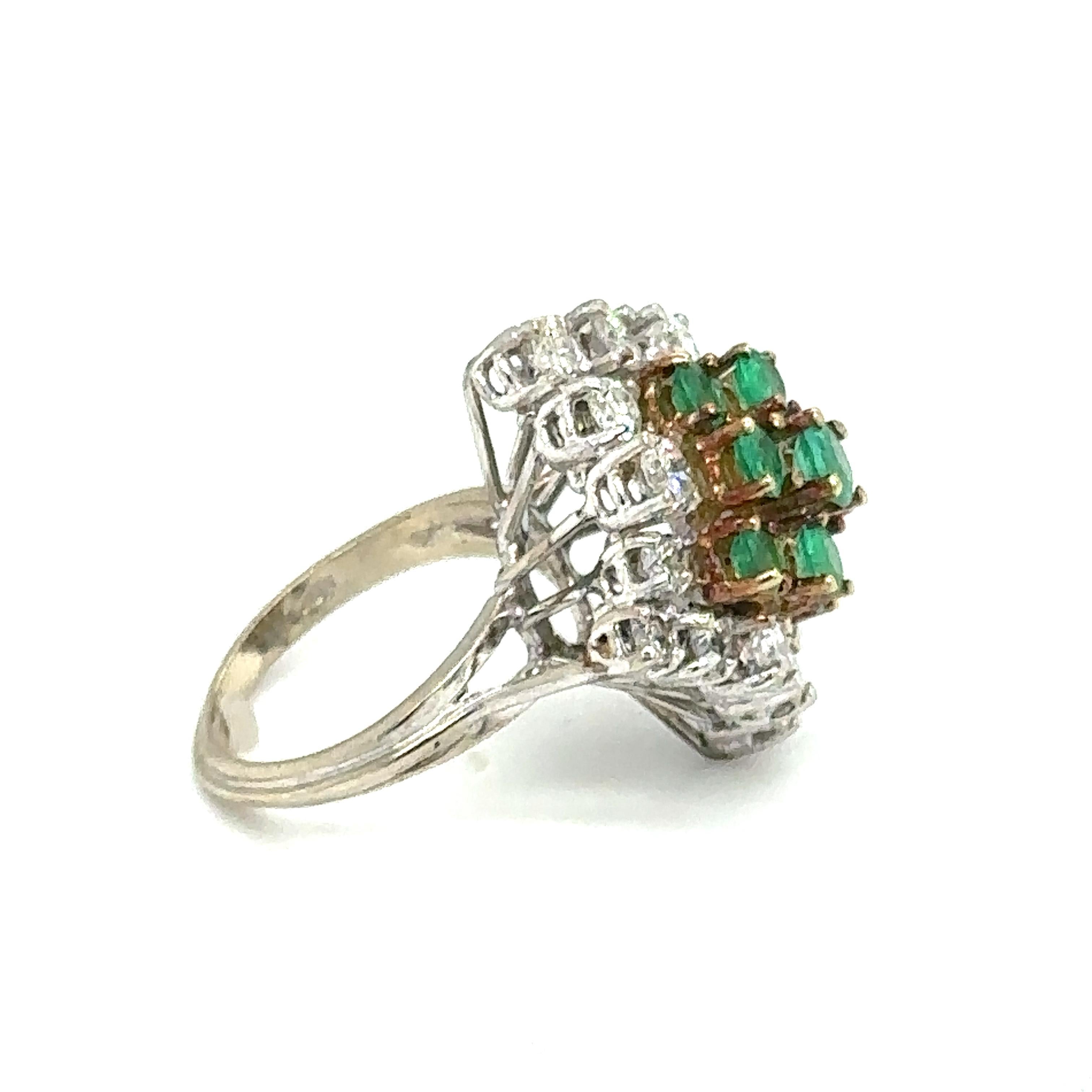 Emerald and Diamond Cocktail Ring in 14 Karat White Gold, circa 1950s For Sale 1