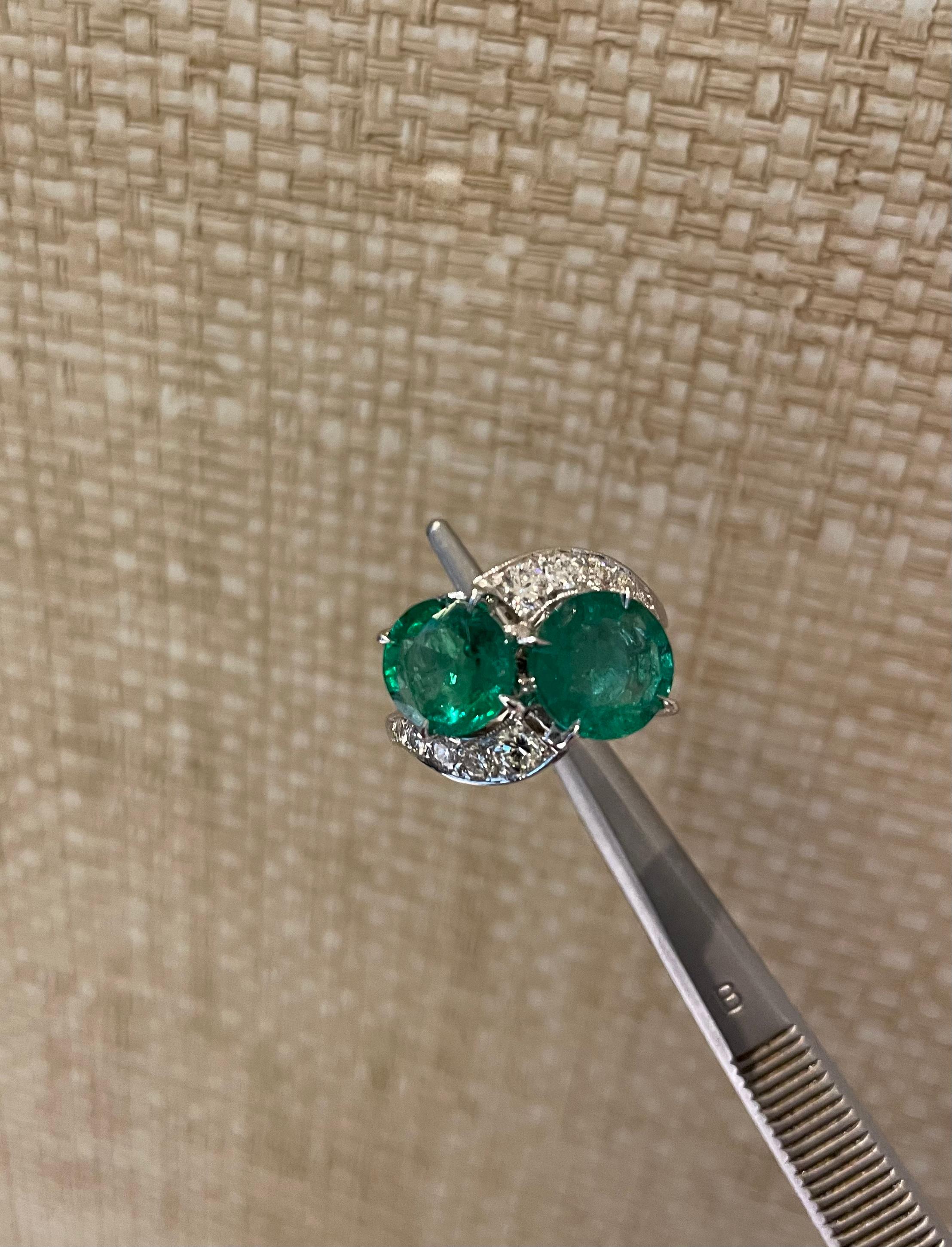 Ring aus Platin mit Smaragd und Diamant aus den 1950er Jahren im Zustand „Neu“ im Angebot in New York, NY