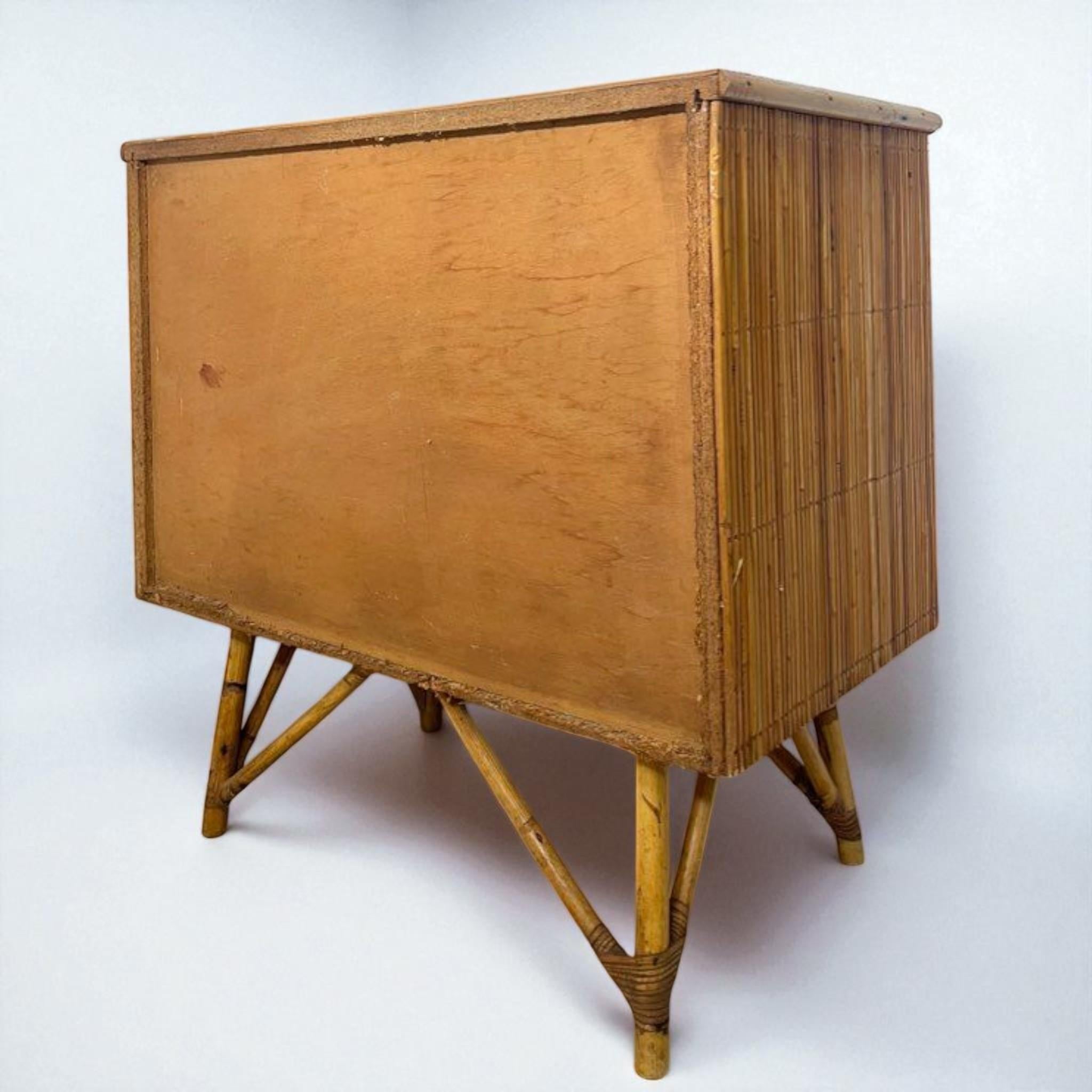 Alrededor de 1950  Diseño francés  Construcción de bambú y ratán en venta 4